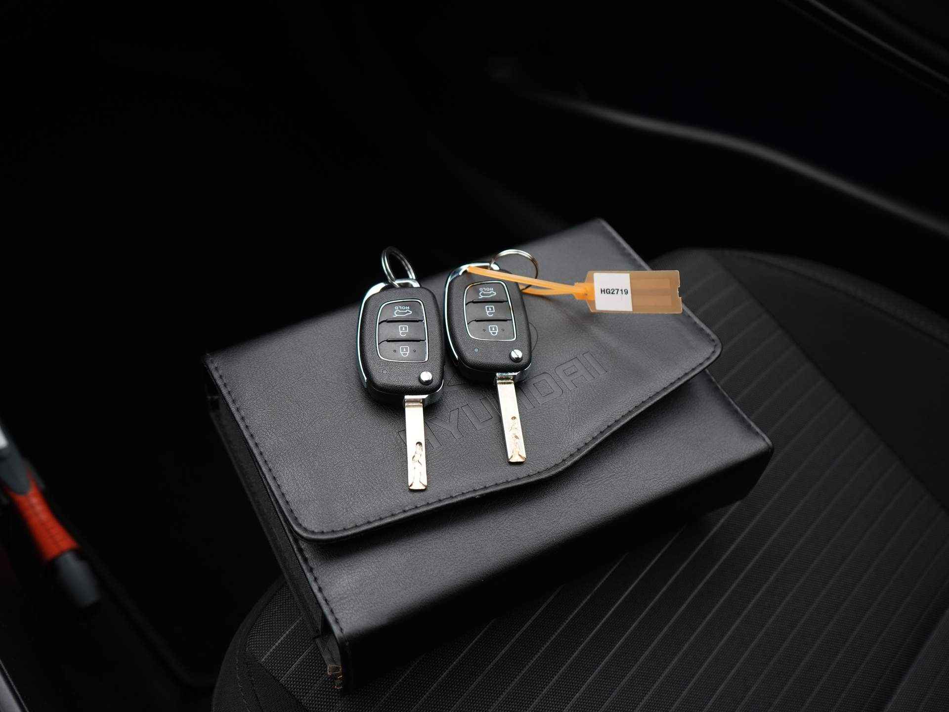 Hyundai i20 1.0 T-GDI Comfort AUTOMAAT | Apple Carplay + Android Auto | Achteruitrijcamera | Cruise Control | Rijklaarprijs! - 28/36