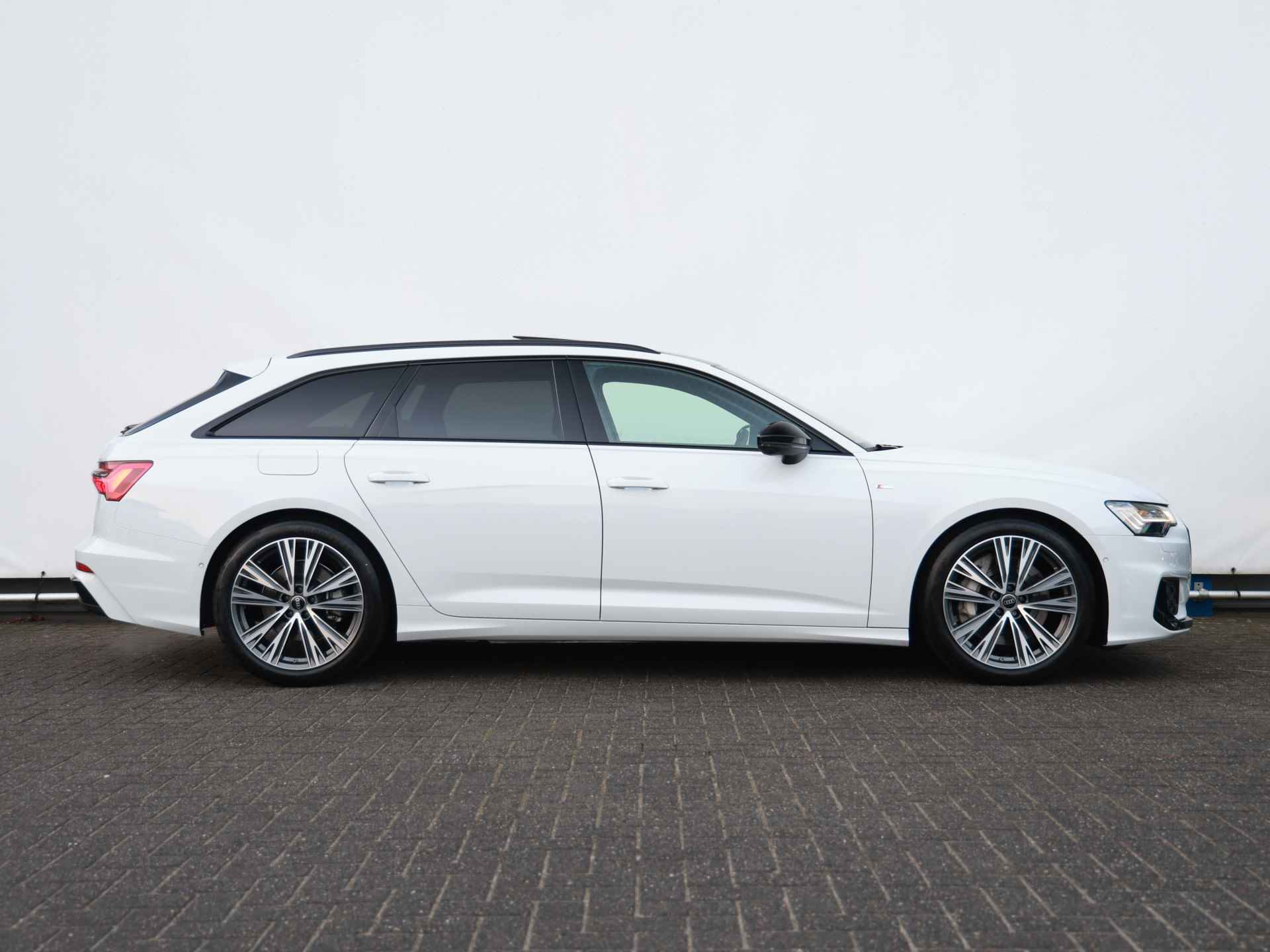 Audi A6 Avant 50 TFSI e quattro S edition 299pk | Pano | B&O | 360° Camera | Head-up | Trekhaak | HD-matrix LED | Keyless | Elek. stoelen - 2/43