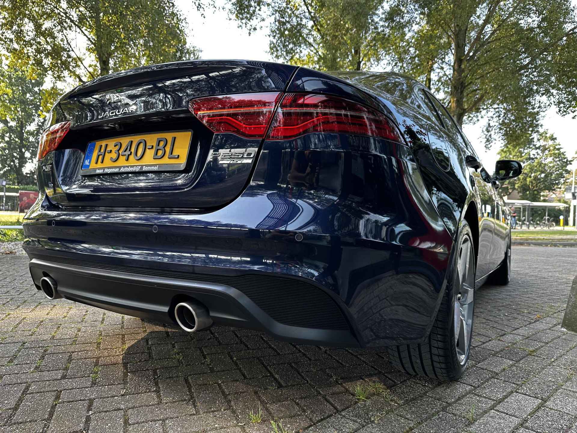 Jaguar XE 2.0 P250 SE | Stoelverwarming | Carplay | Navi | Camera | DAB | Climate Control | Digital Display - 5/32