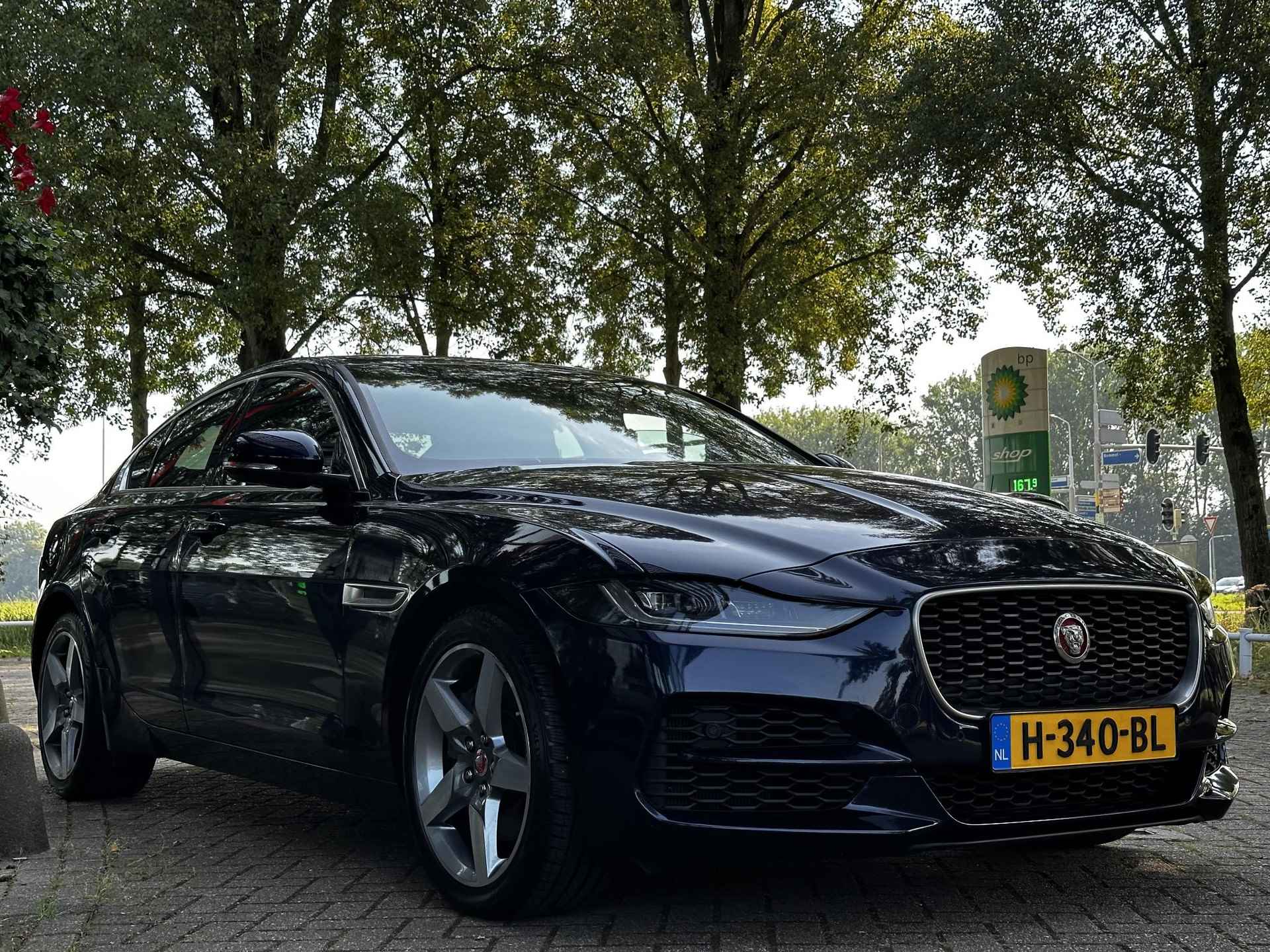 Jaguar XE 2.0 P250 SE | Stoelverwarming | Carplay | Navi | Camera | DAB | Climate Control | Digital Display - 8/32