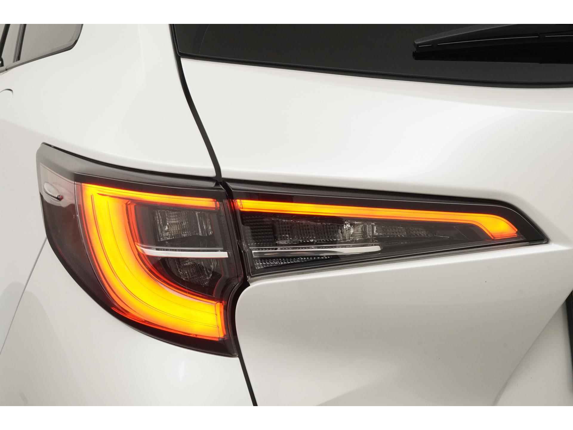 Toyota Corolla Touring Sports 1.8 Hybrid Executive Bi-Tone | Camera | Elek klep | Carplay |  Zondag Open! - 24/43