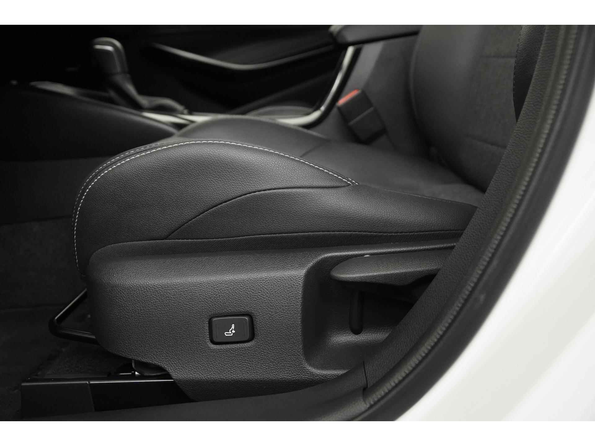 Toyota Corolla Touring Sports 1.8 Hybrid Executive Bi-Tone | Camera | Elek klep | Carplay |  Zondag Open! - 30/43