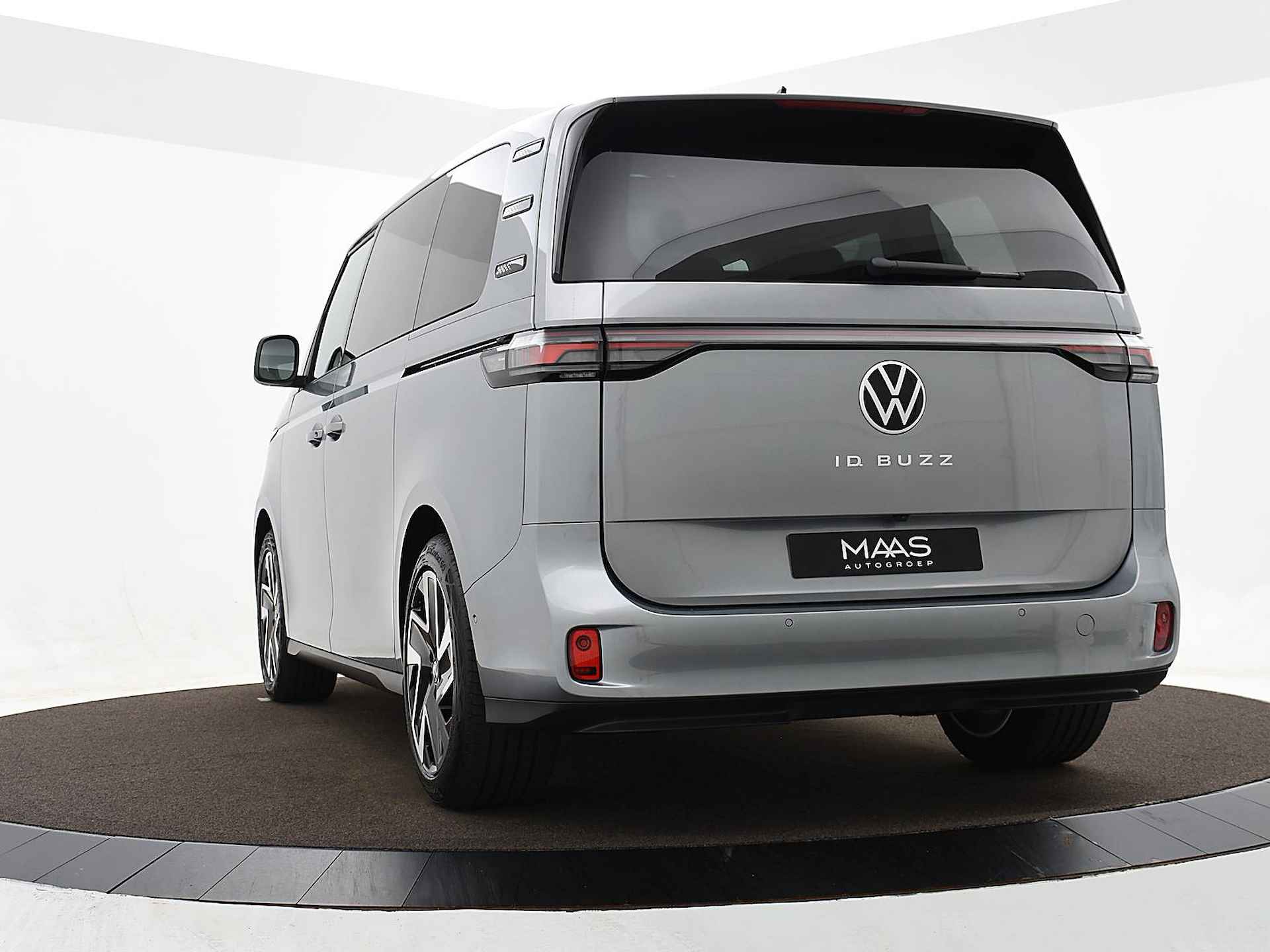 Volkswagen ID. Buzz Pro Advantage Elektromotor 150 kW / 204 pk electr. aandrijving · Assistance pakket · Design pakket · Multimedia pakket · Open & close pakket · trekhaak electrisch uitklapbaar/mechanisch inklapbaar · voerstoelen verwarmbaar · MEGA Sale - 15/33