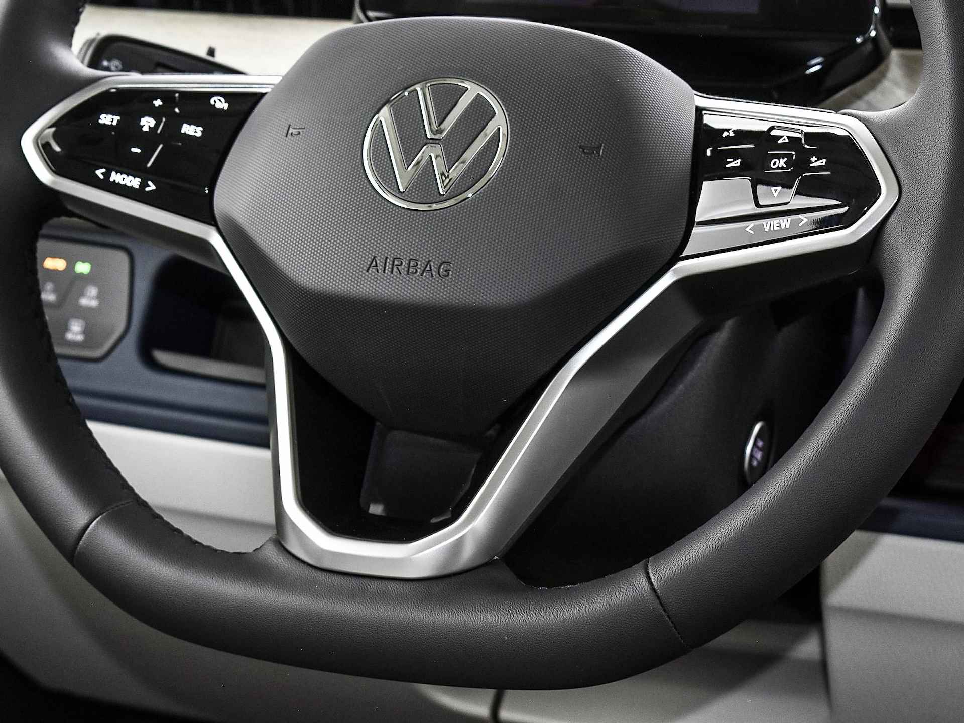 Volkswagen ID. Buzz Pro Advantage Elektromotor 150 kW / 204 pk electr. aandrijving · Assistance pakket · Design pakket · Multimedia pakket · Open & close pakket · trekhaak electrisch uitklapbaar/mechanisch inklapbaar · voerstoelen verwarmbaar · MEGA Sale - 27/33