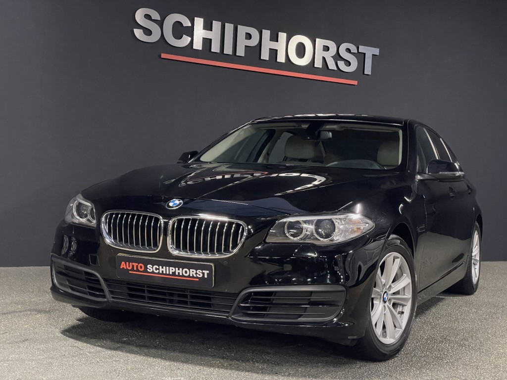 BMW 5-serie 520i Executive/key-less/navi professional/nap/Dealer onderhouden