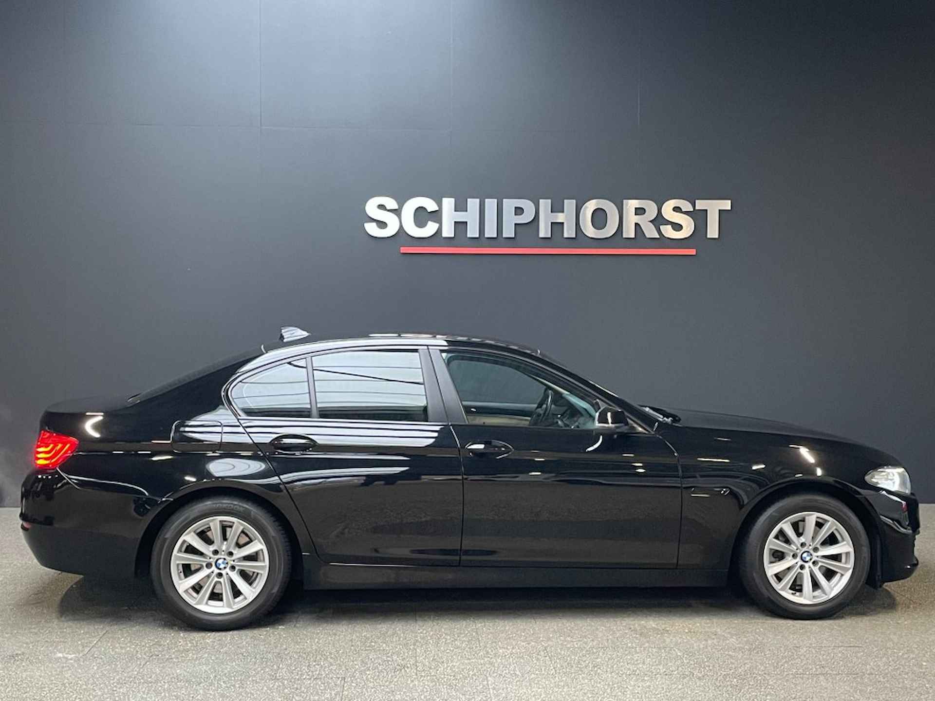 BMW 5-serie 520i Executive/key-less/navi professional/nap/Dealer onderhouden - 24/30