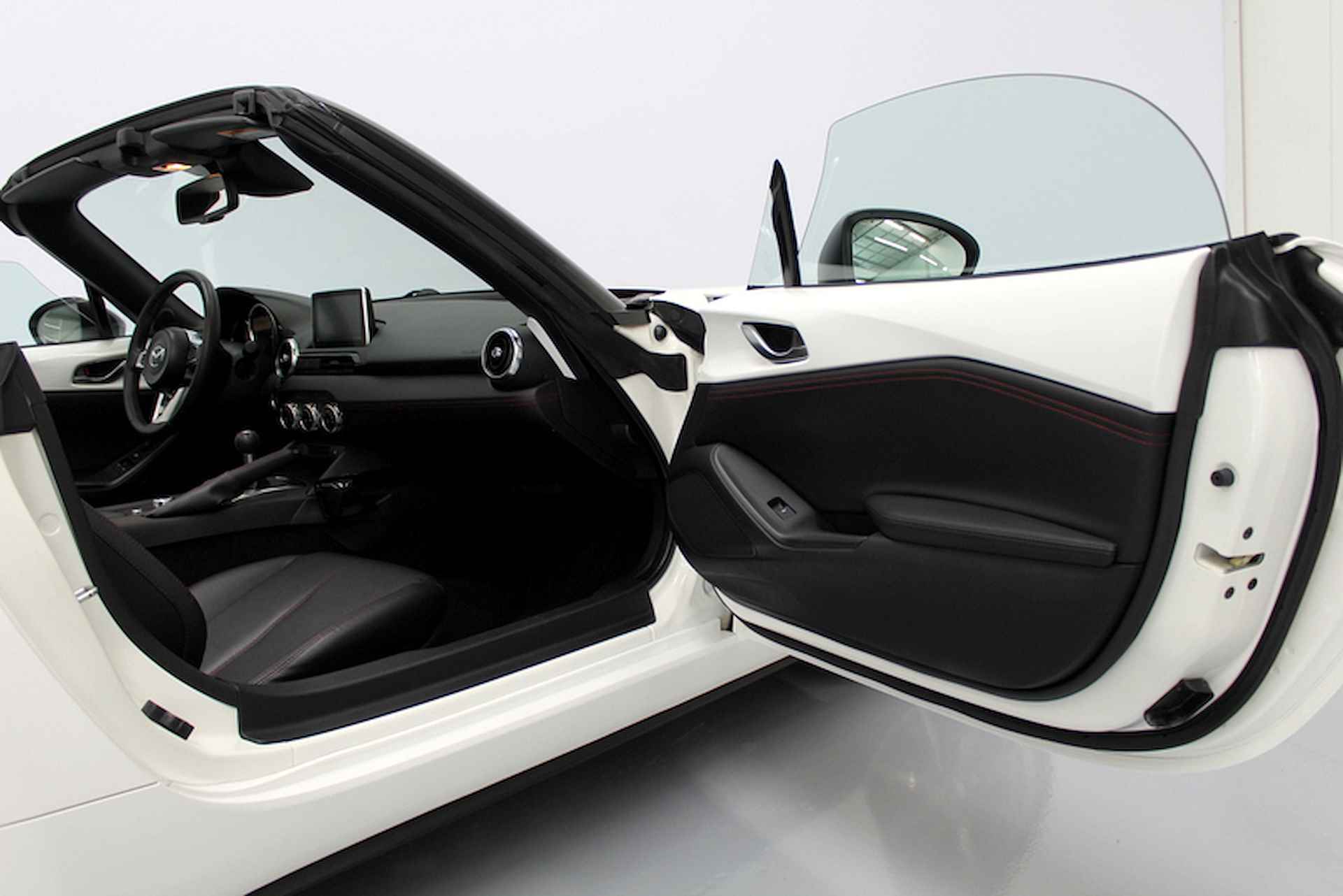 Mazda MX-5 1.5 SkyActiv-G 131 GT-M 131PK, LEER | NAVIGATIE | LED | VERWARMDE STOELEN | CAMERA | CARPLAY | CRUISE CONTROLE - 21/46