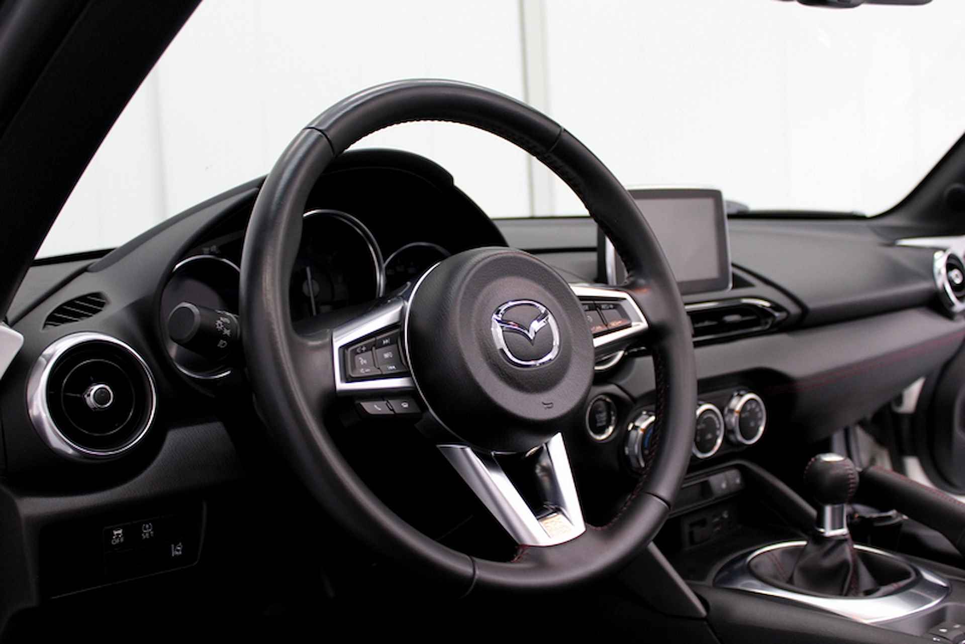 Mazda MX-5 1.5 SkyActiv-G 131 GT-M 131PK, LEER | NAVIGATIE | LED | VERWARMDE STOELEN | CAMERA | CARPLAY | CRUISE CONTROLE - 34/46