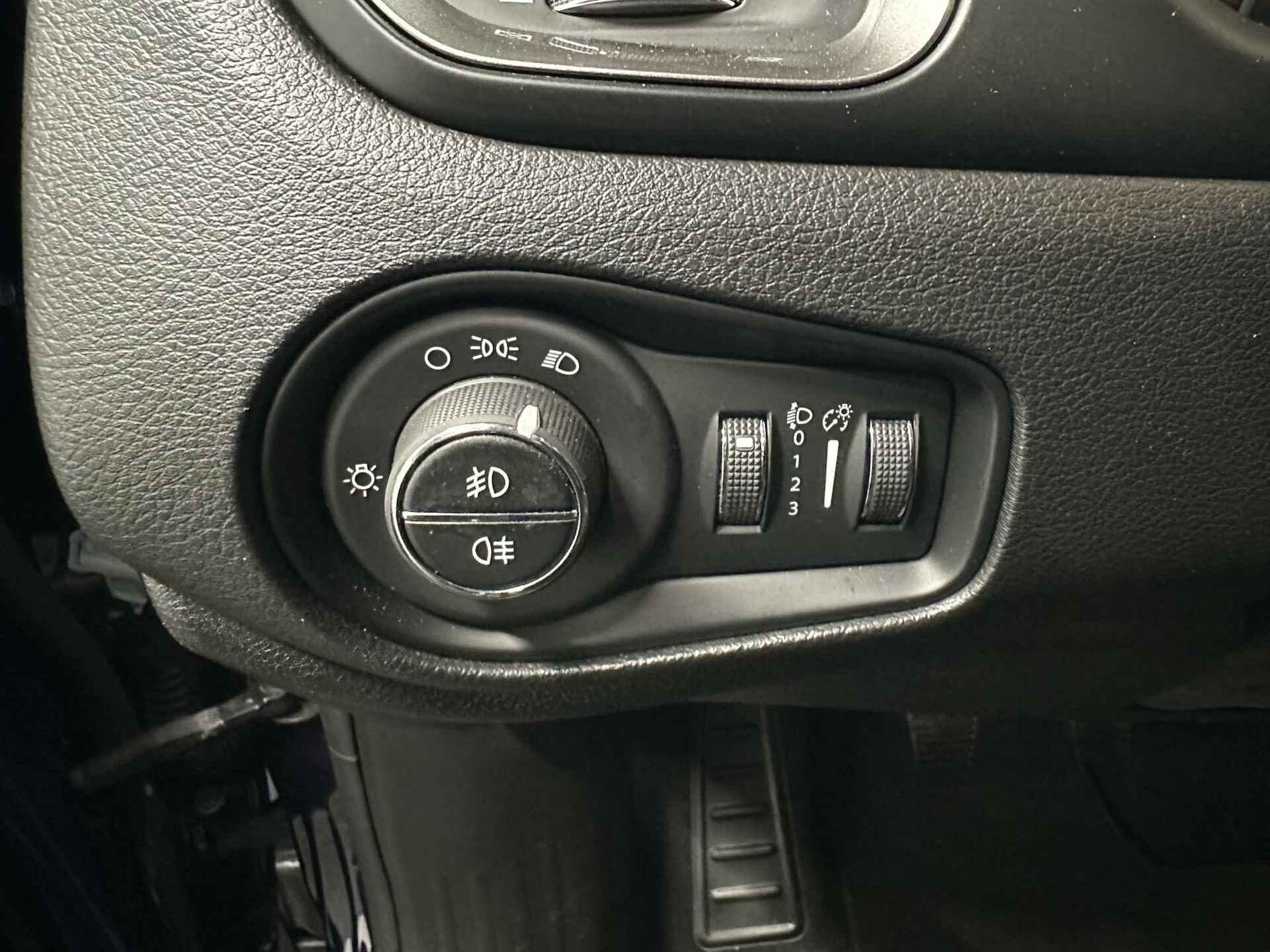 Jeep Renegade 1.0T Limited CARPLAY TREKHAAK NAVI LM 43000 KM - 20/38