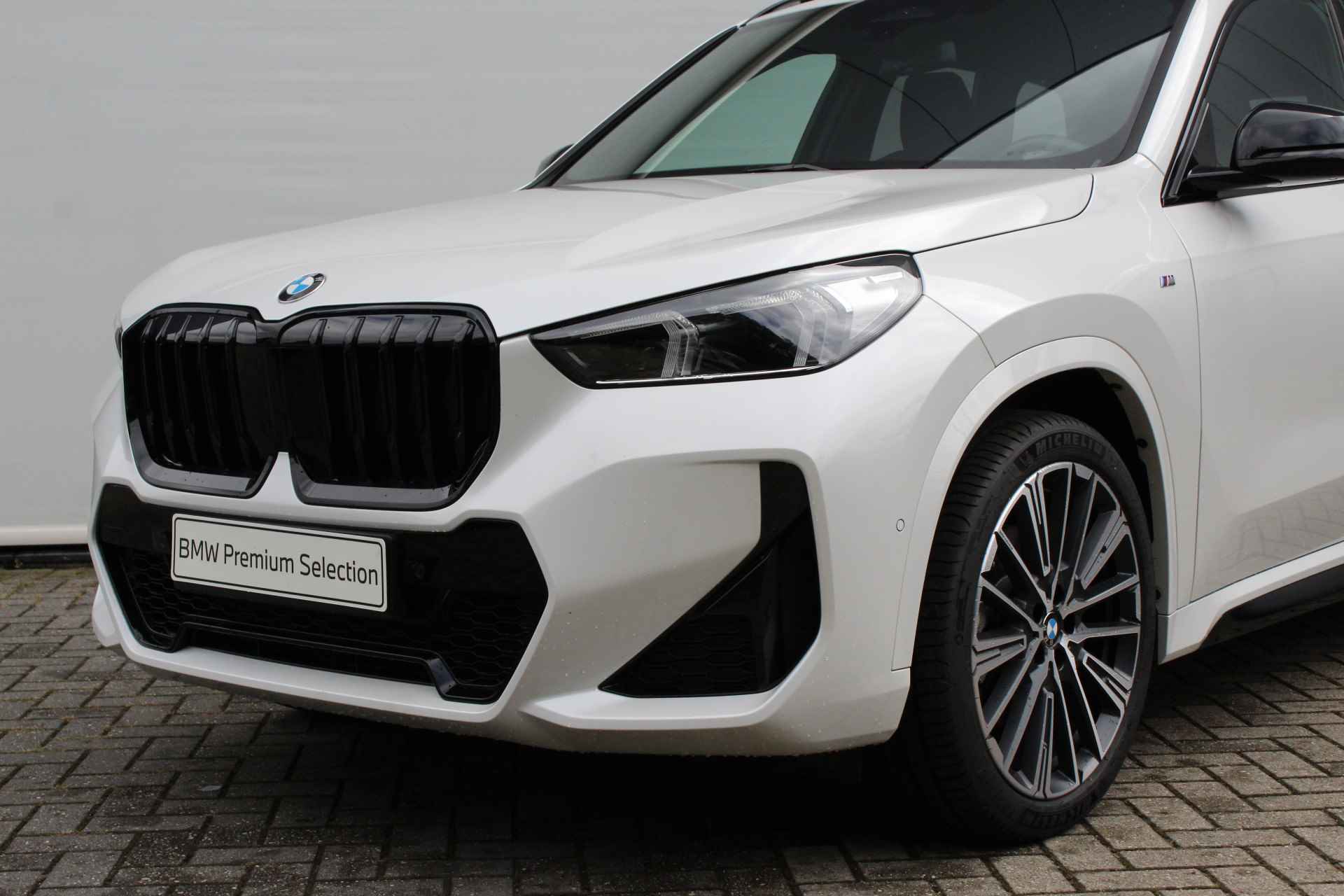 BMW X1 sDrive20i M Sport Automaat / Panoramadak / Sportstoelen / Adaptieve LED / Adaptief M Onderstel / Comfort Access / Parking Assistant - 11/27