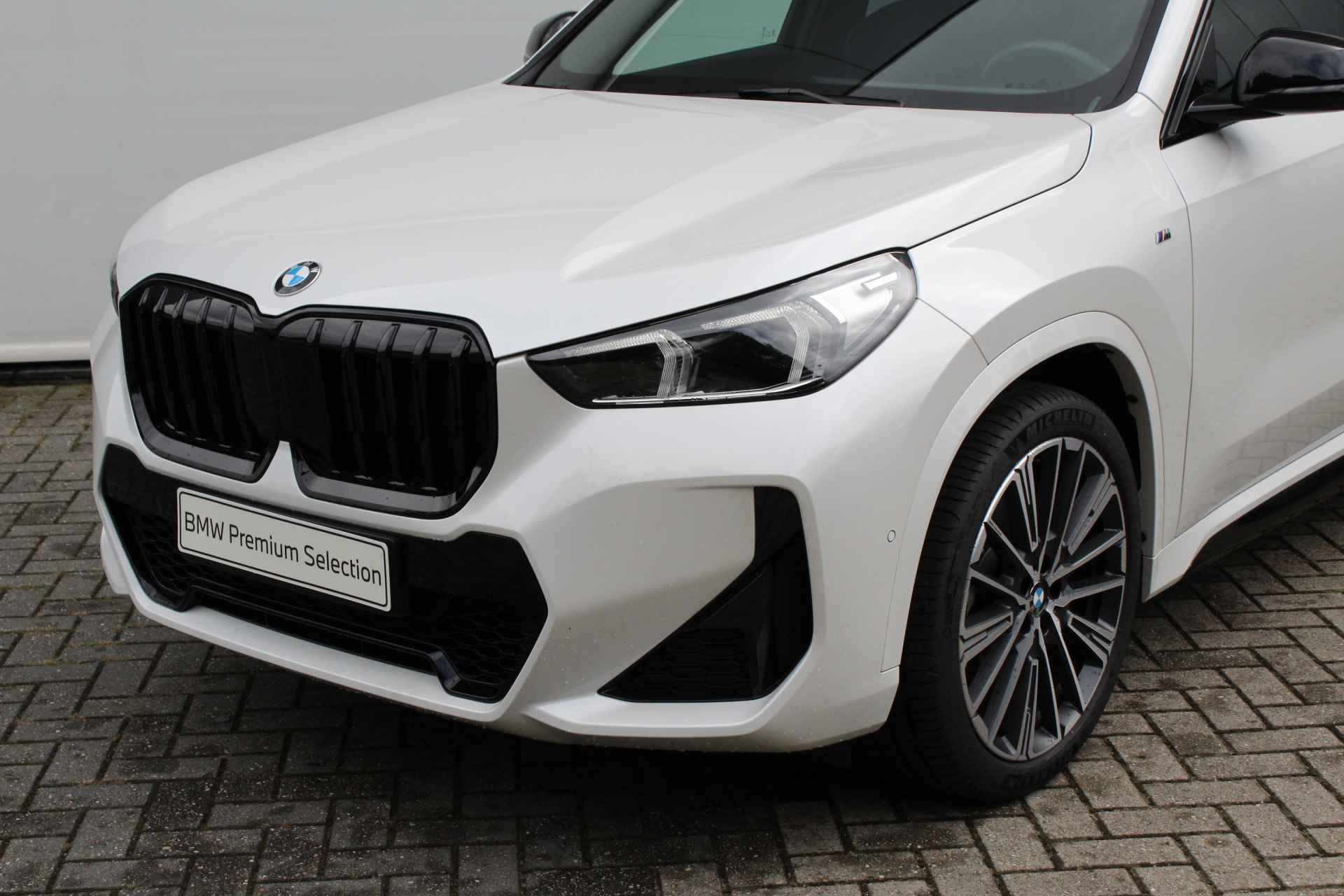 BMW X1 sDrive20i M Sport Automaat / Panoramadak / Sportstoelen / Adaptieve LED / Adaptief M Onderstel / Comfort Access / Parking Assistant - 20/27