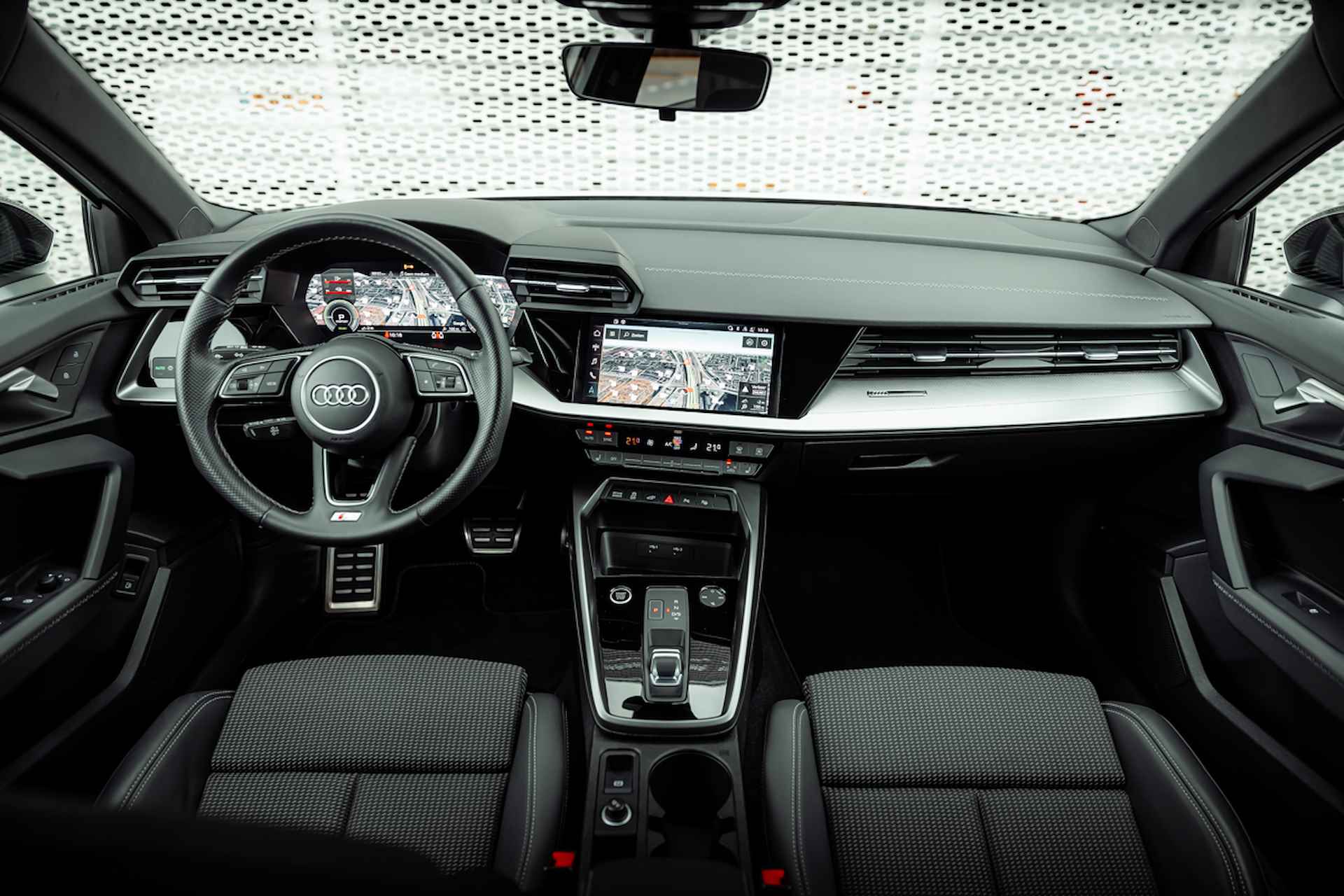 Audi A3 Sportback 40 TFSI e 204pk s-tronic S Line | Comfortsleutel | Stoelverwarming | Optiek zwart | Privacy glass | 18' LM velgen - 17/34