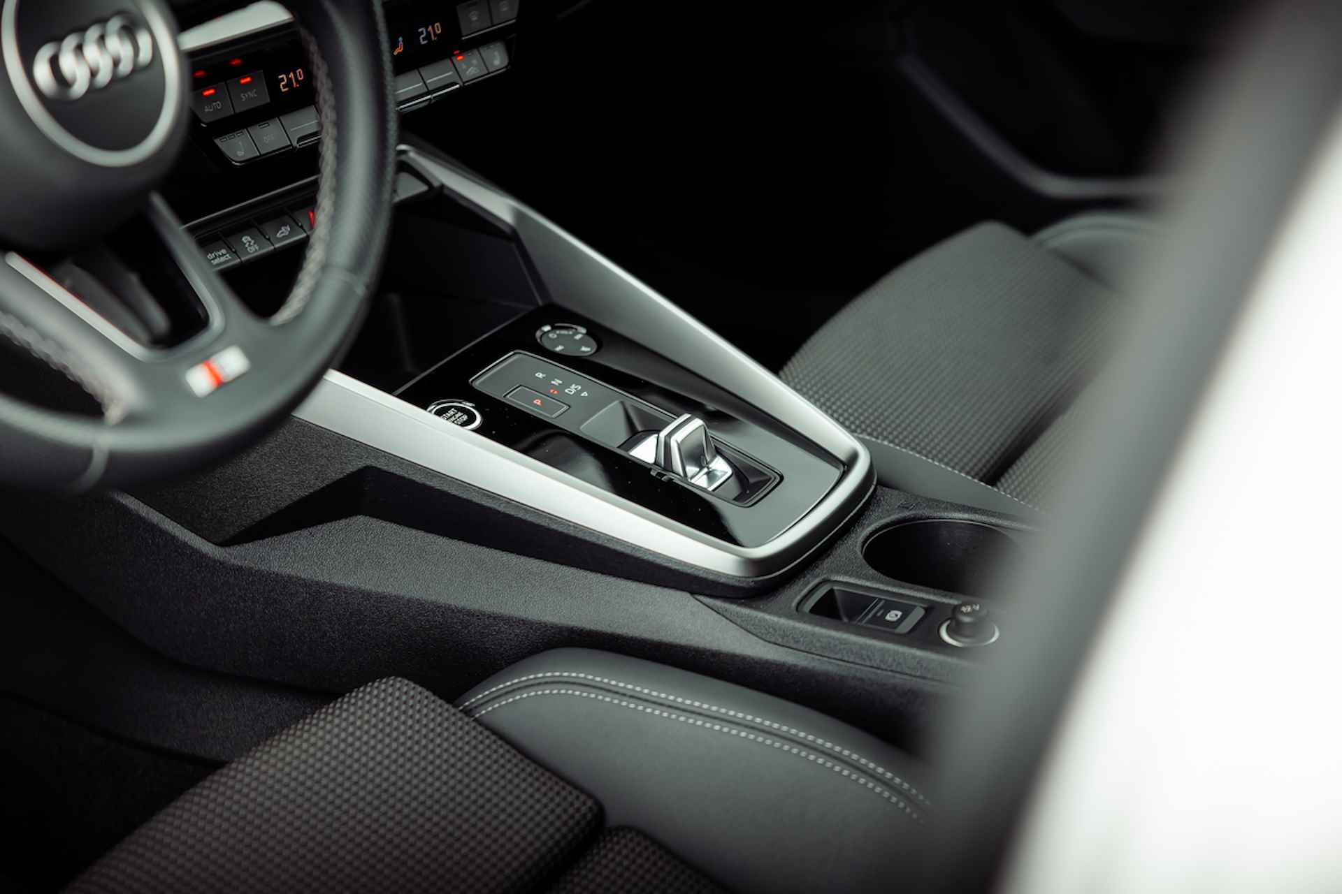 Audi A3 Sportback 40 TFSI e 204pk s-tronic S Line | Comfortsleutel | Stoelverwarming | Optiek zwart | Privacy glass | 18' LM velgen - 20/34