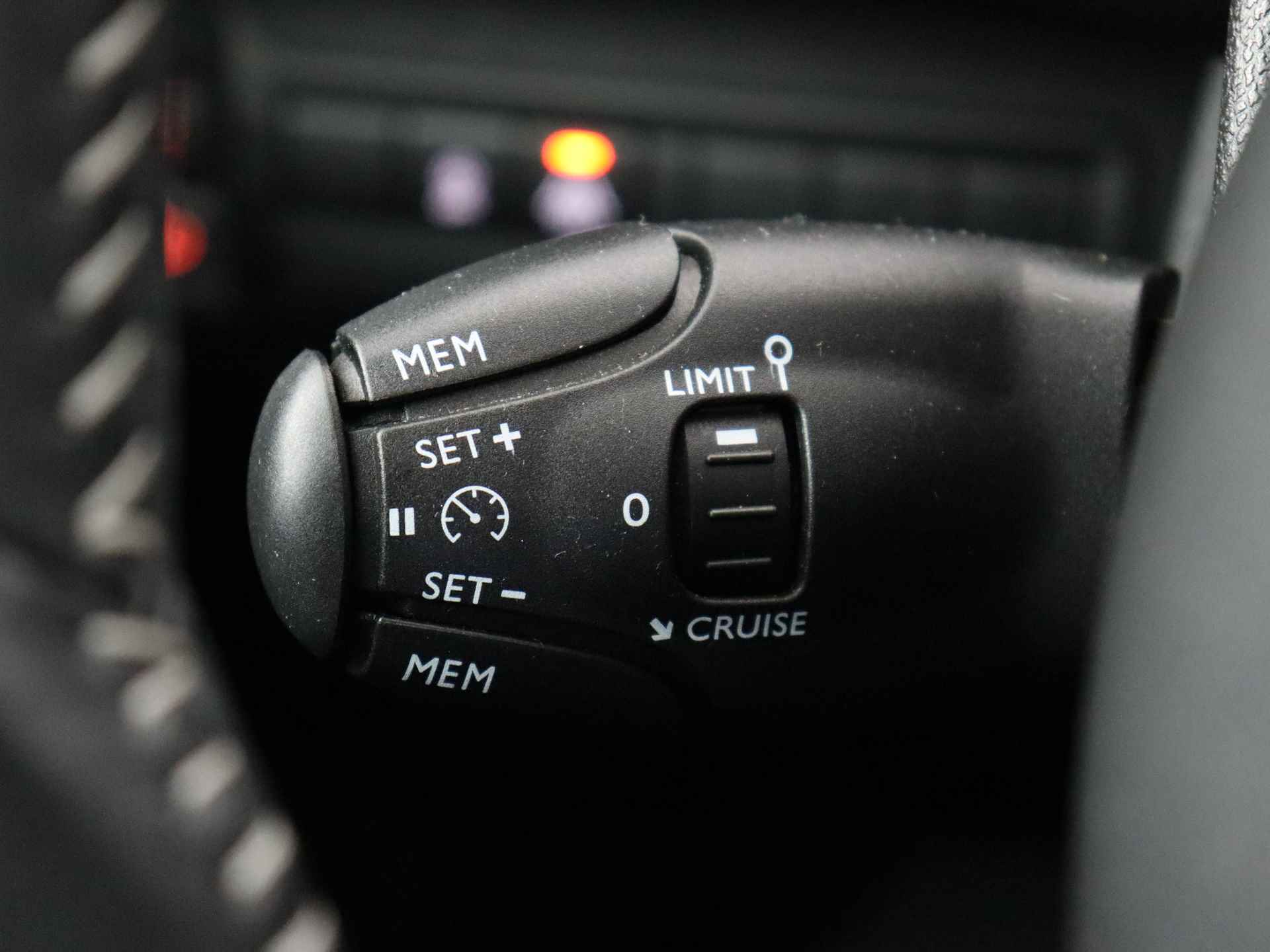 Peugeot 308 1.2 131PK PureTech Allure (Climate / Cruise / Navi / PDC / Camera / Rijstrooksensor) - 22/59
