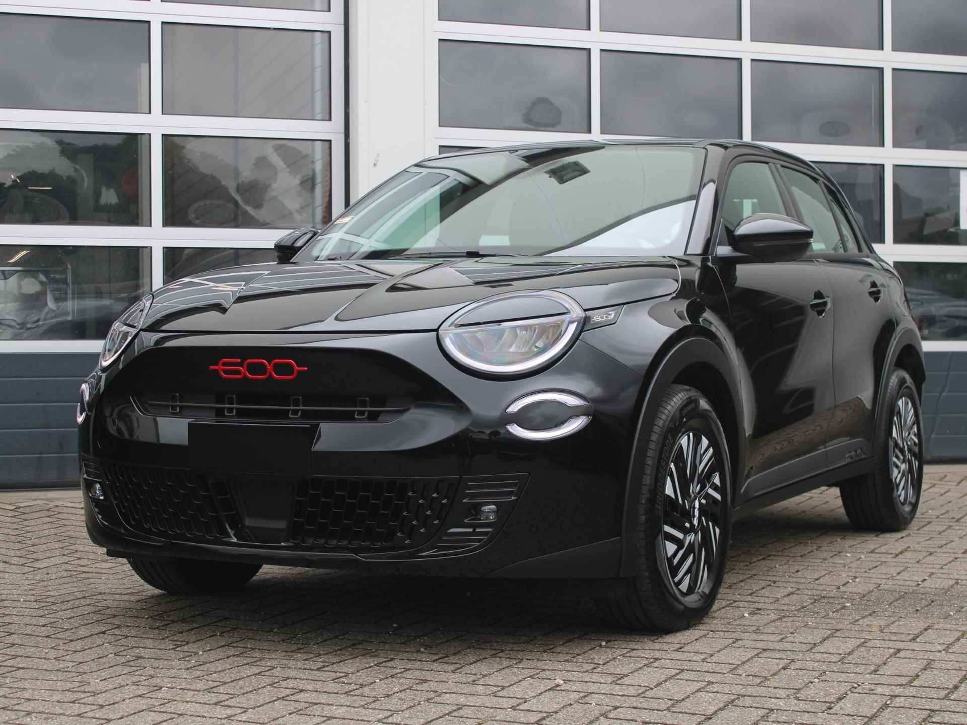 Fiat 600e RED 54 kWh | Uit voorraad leverbaar | Clima | Adapt. Cruise | 16" | PDC | Apple Carplay | Subsidie € 2.000,- * - 2/25