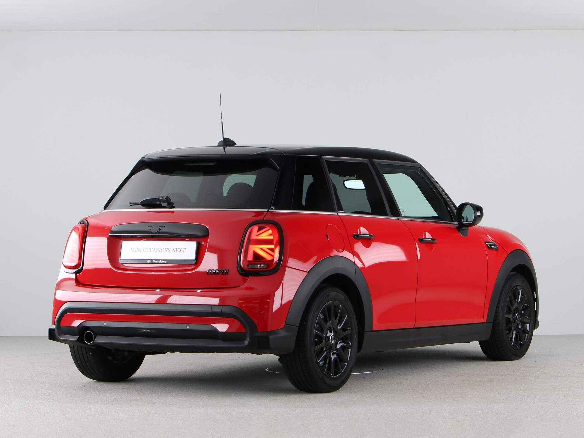 MINI 5-deurs Cooper Camden Edition Aut. - 10/23