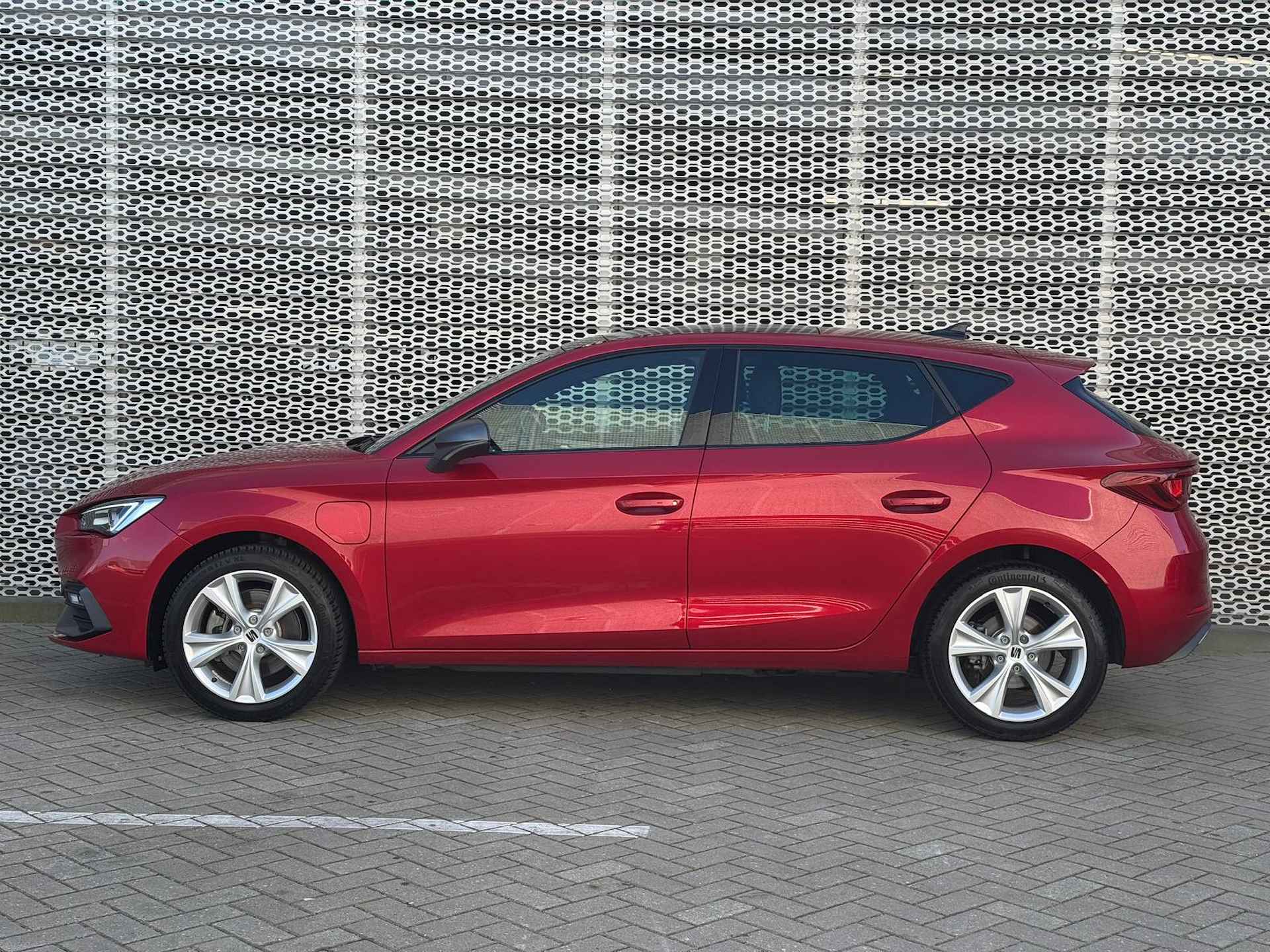 SEAT Leon 1.4 TSI eHybrid PHEV 204PK FR / Panoramadak / Digitale Cockpit / Stuur + Stoelverwarming / Achteruitrijcamera / LED P4 - 5/37