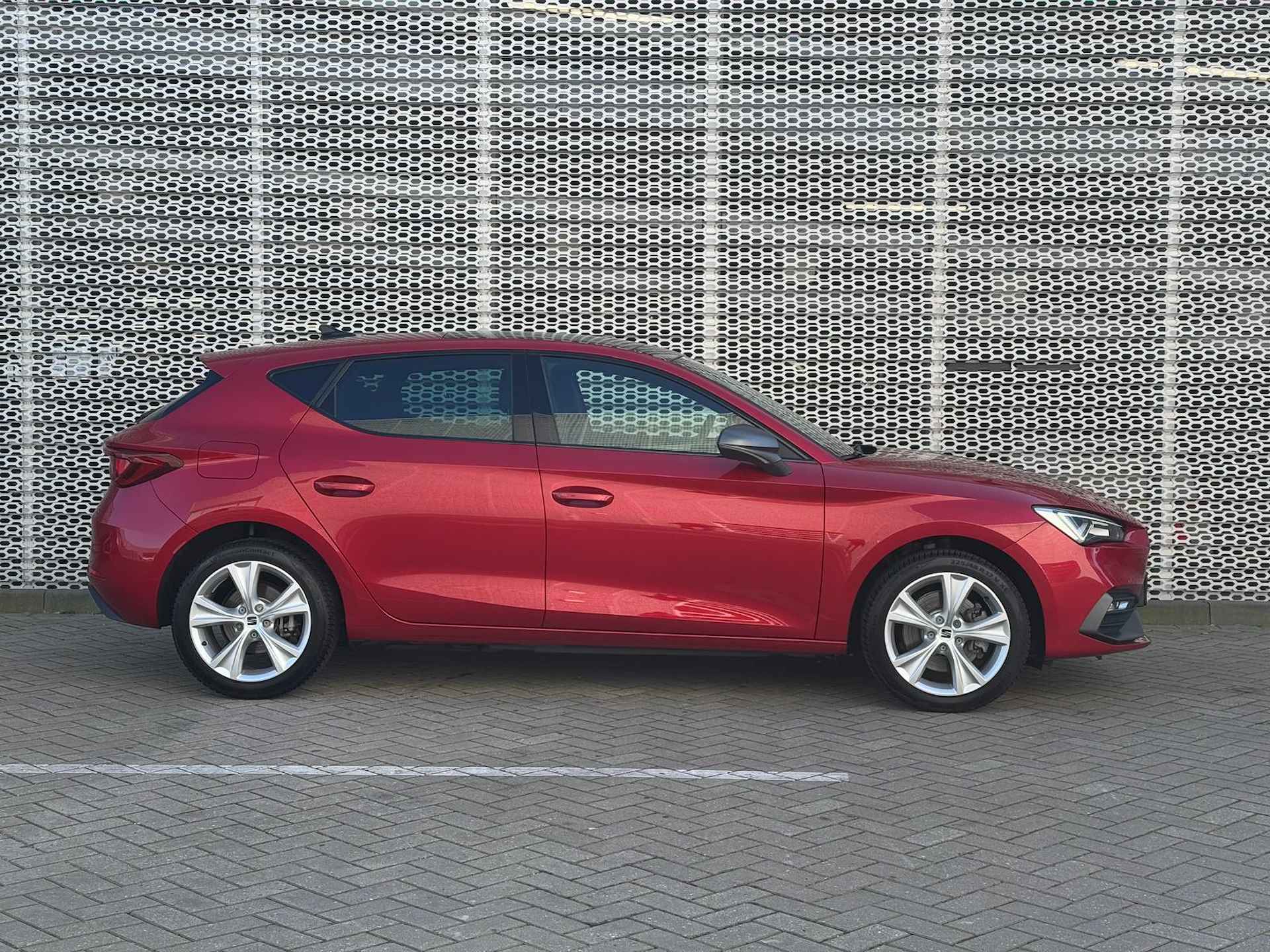 SEAT Leon 1.4 TSI eHybrid PHEV 204PK FR / Panoramadak / Digitale Cockpit / Stuur + Stoelverwarming / Achteruitrijcamera / LED P4 - 9/37