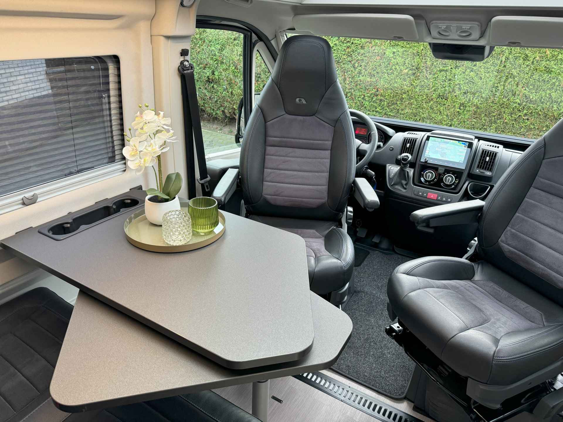 Adria Twin Supreme 640 SGX 160 pk AUTOMAAT 9-Traps Euro6 Fiat Ducato **Lengtebedden in hoogte verstelbaar/4 zitplaatsen/Afn. Trekhaak/ - 28/77