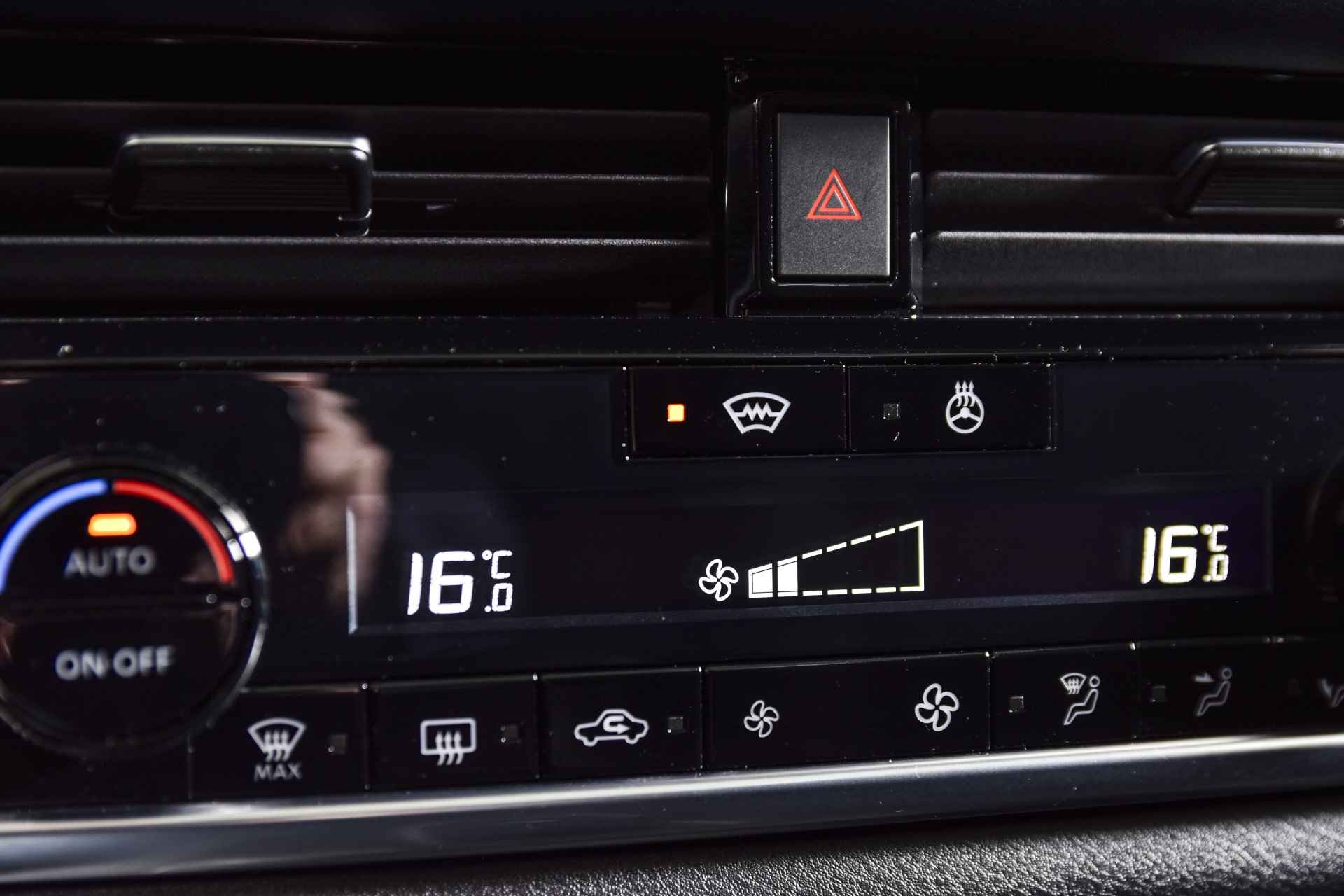 Nissan QASHQAI 1.5 e-Power 190 PK N-Connecta - Automaat | Pano | Dig. Cockpit | Adapt. Cruise | Stoel-+stuurverw. | 360 Camera | PDC | NAV+App. Connect | ECC | LM 18" | 0800 - 32/56