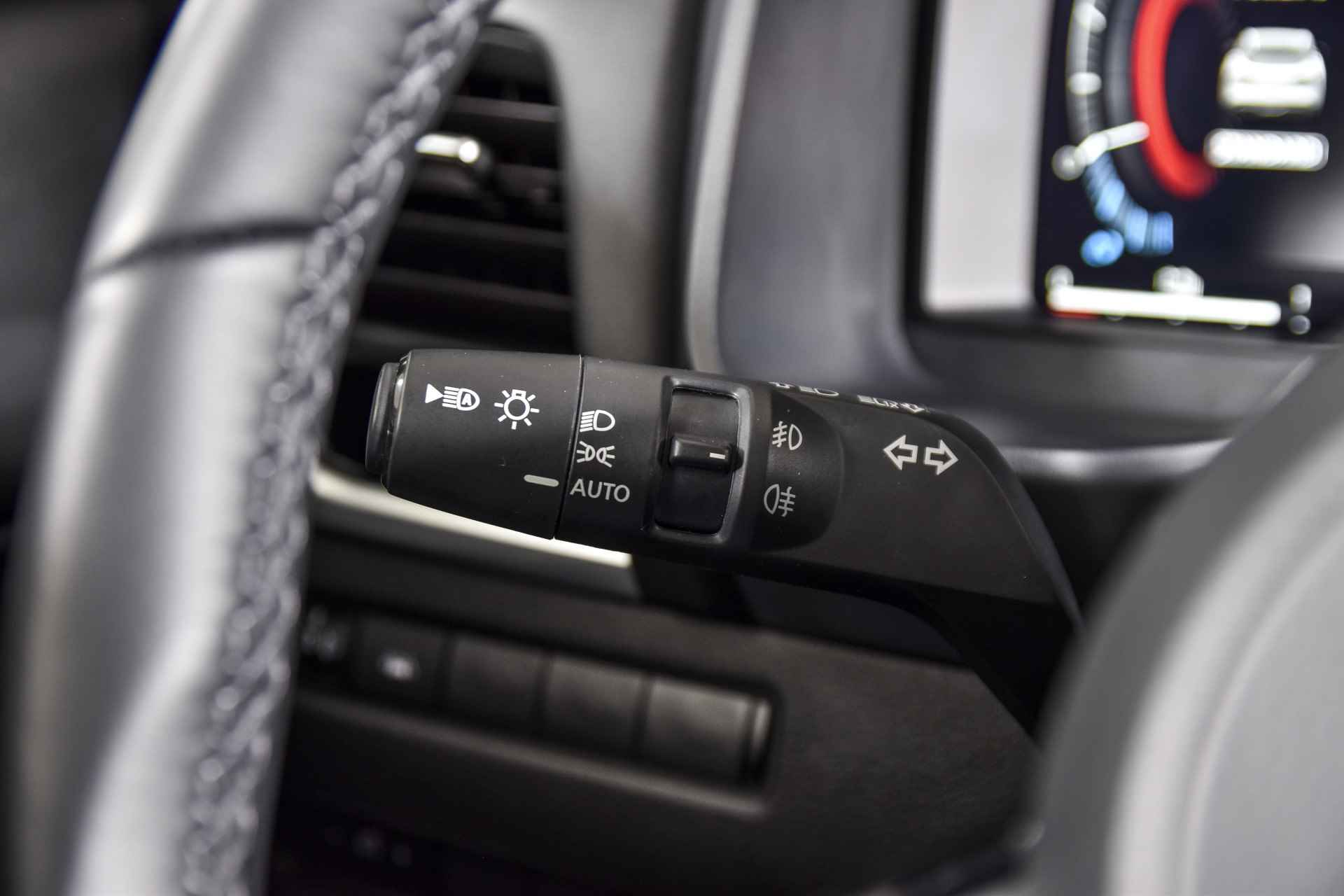 Nissan QASHQAI 1.5 e-Power 190 PK N-Connecta - Automaat | Pano | Dig. Cockpit | Adapt. Cruise | Stoel-+stuurverw. | 360 Camera | PDC | NAV+App. Connect | ECC | LM 18" | 0800 - 43/56