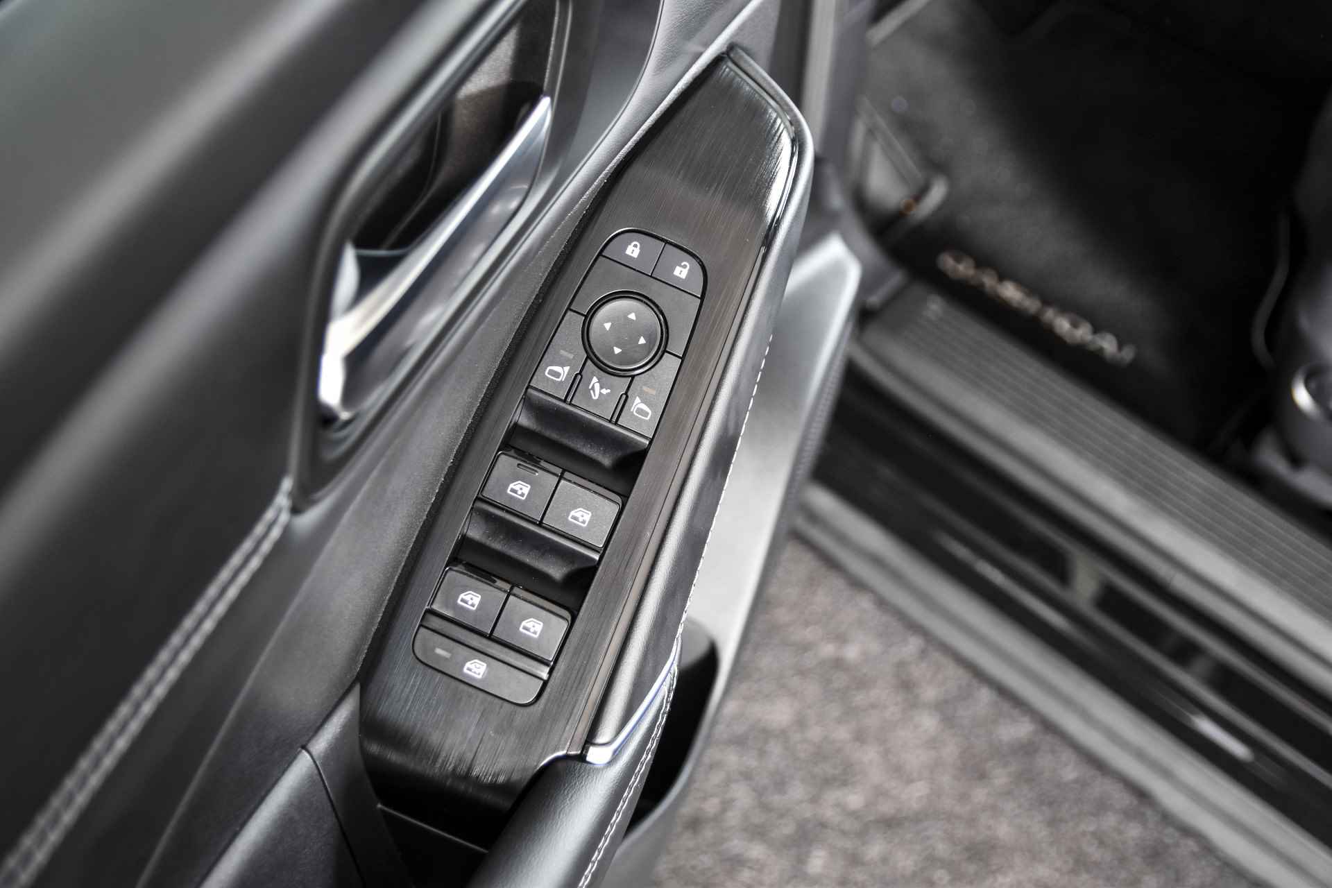 Nissan QASHQAI 1.5 e-Power 190 PK N-Connecta - Automaat | Pano | Dig. Cockpit | Adapt. Cruise | Stoel-+stuurverw. | 360 Camera | PDC | NAV+App. Connect | ECC | LM 18" | 0800 - 49/56