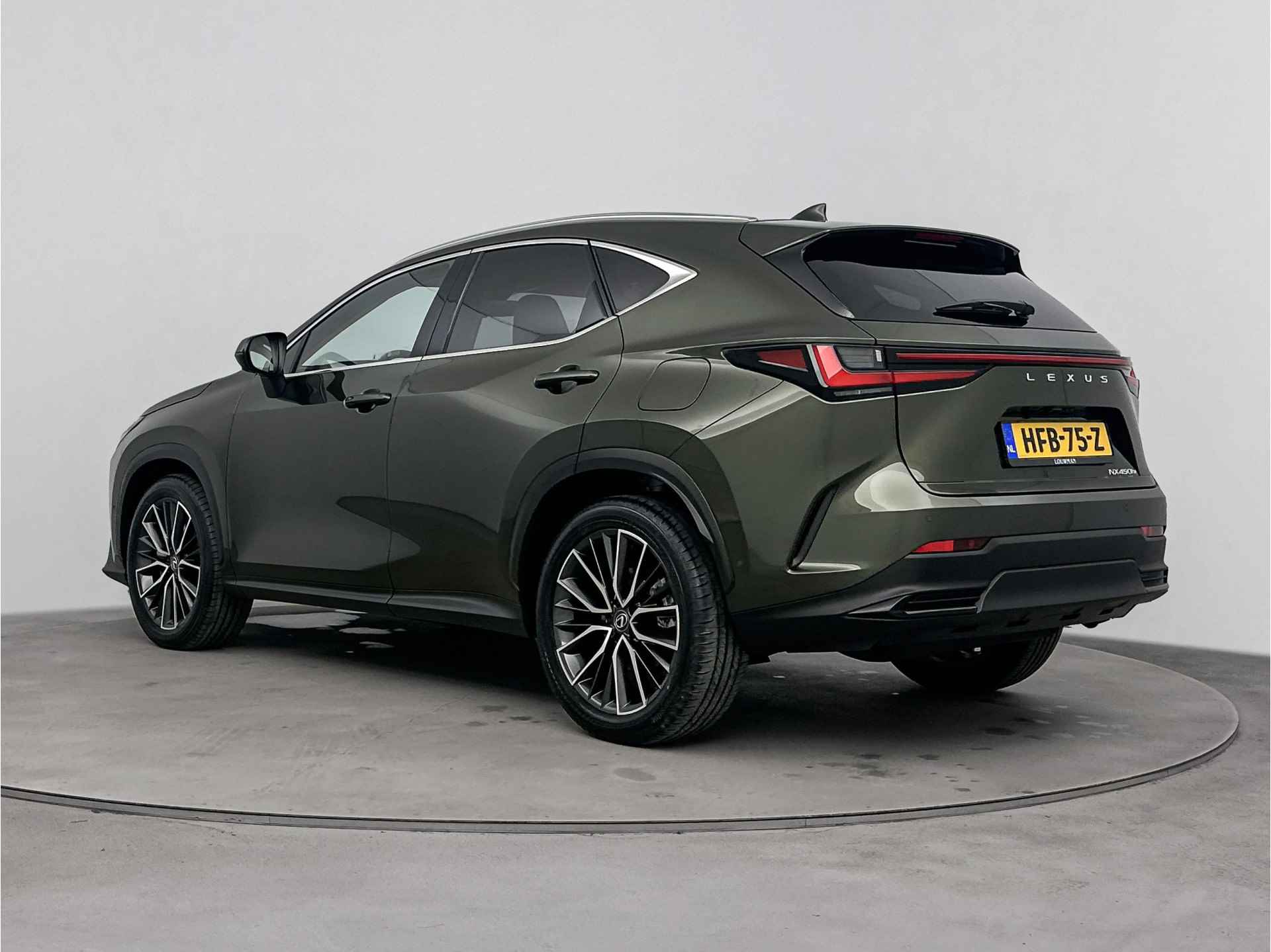 Lexus NX 450h+ AWD President Line Limited | Leder | Navigatie | Stoelverwarming/ventilatie | Stuurwiel verwarmd | LM velgen | Draadloze telefoonlader | - 3/40