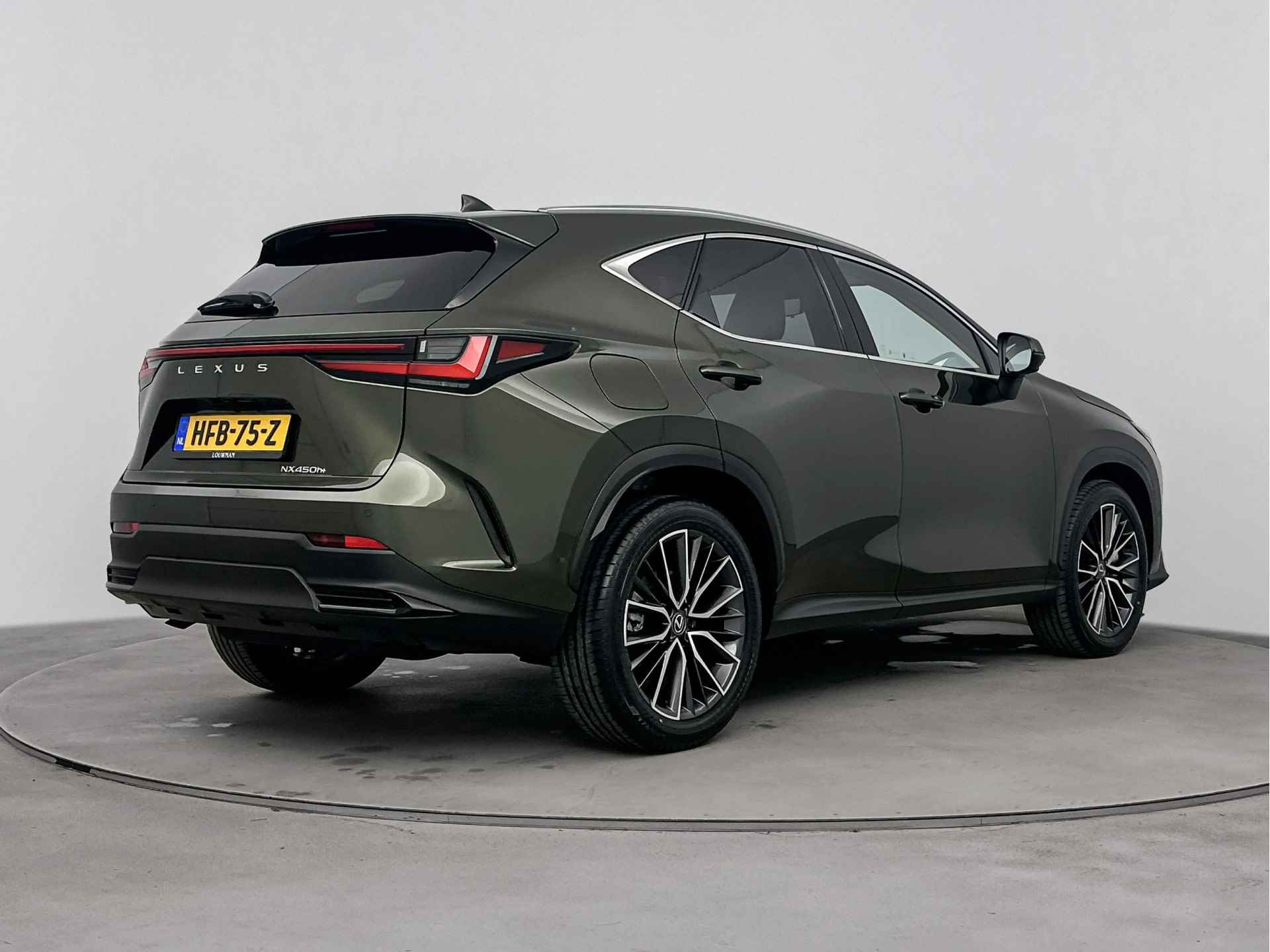 Lexus NX 450h+ AWD President Line Limited | Leder | Navigatie | Stoelverwarming/ventilatie | Stuurwiel verwarmd | LM velgen | Draadloze telefoonlader | - 15/40