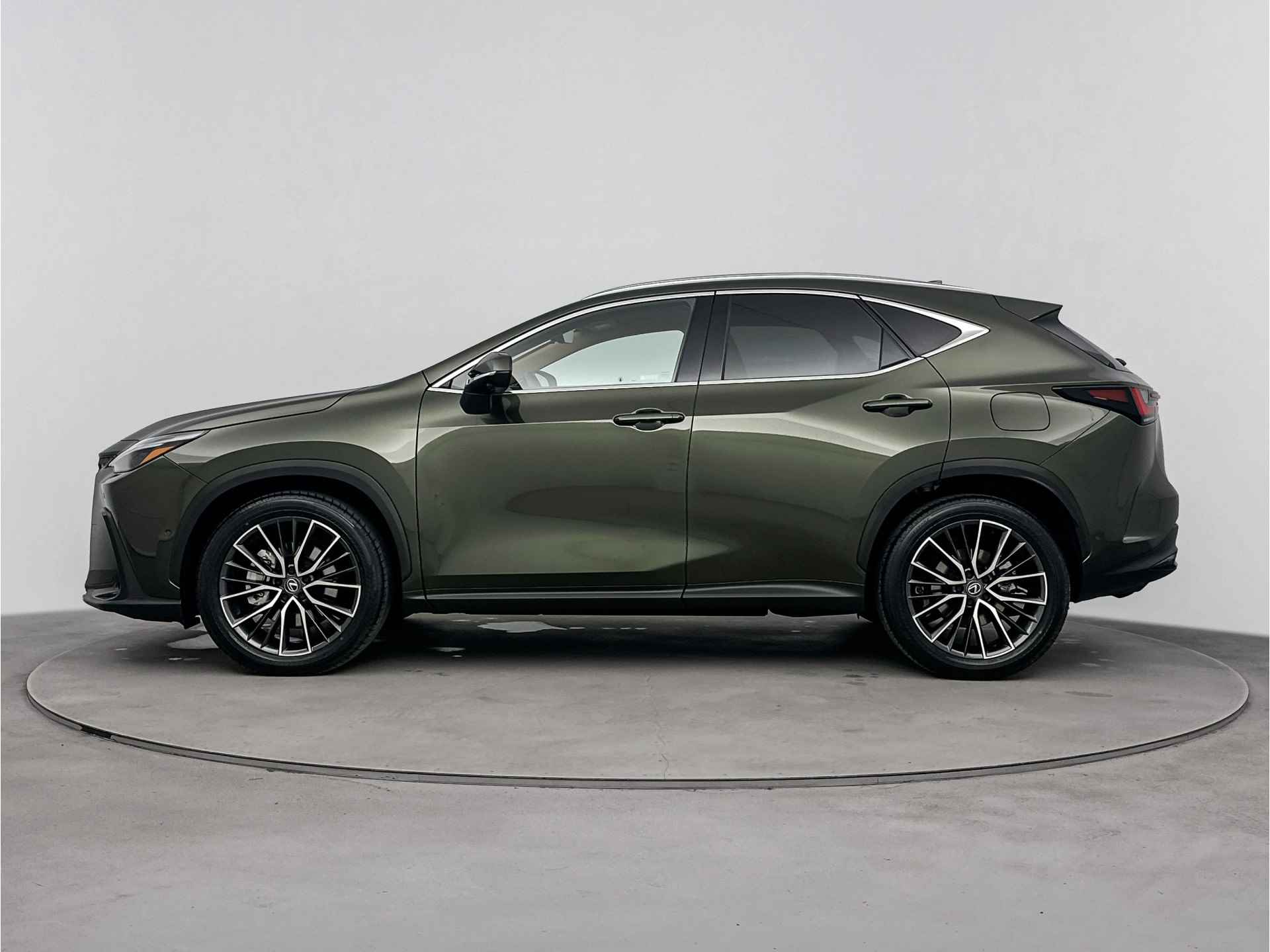 Lexus NX 450h+ AWD President Line Limited | Leder | Navigatie | Stoelverwarming/ventilatie | Stuurwiel verwarmd | LM velgen | Draadloze telefoonlader | - 26/40