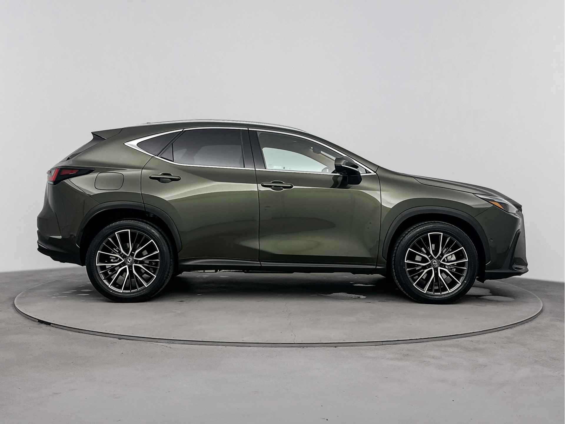 Lexus NX 450h+ AWD President Line Limited | Leder | Navigatie | Stoelverwarming/ventilatie | Stuurwiel verwarmd | LM velgen | Draadloze telefoonlader | - 27/40