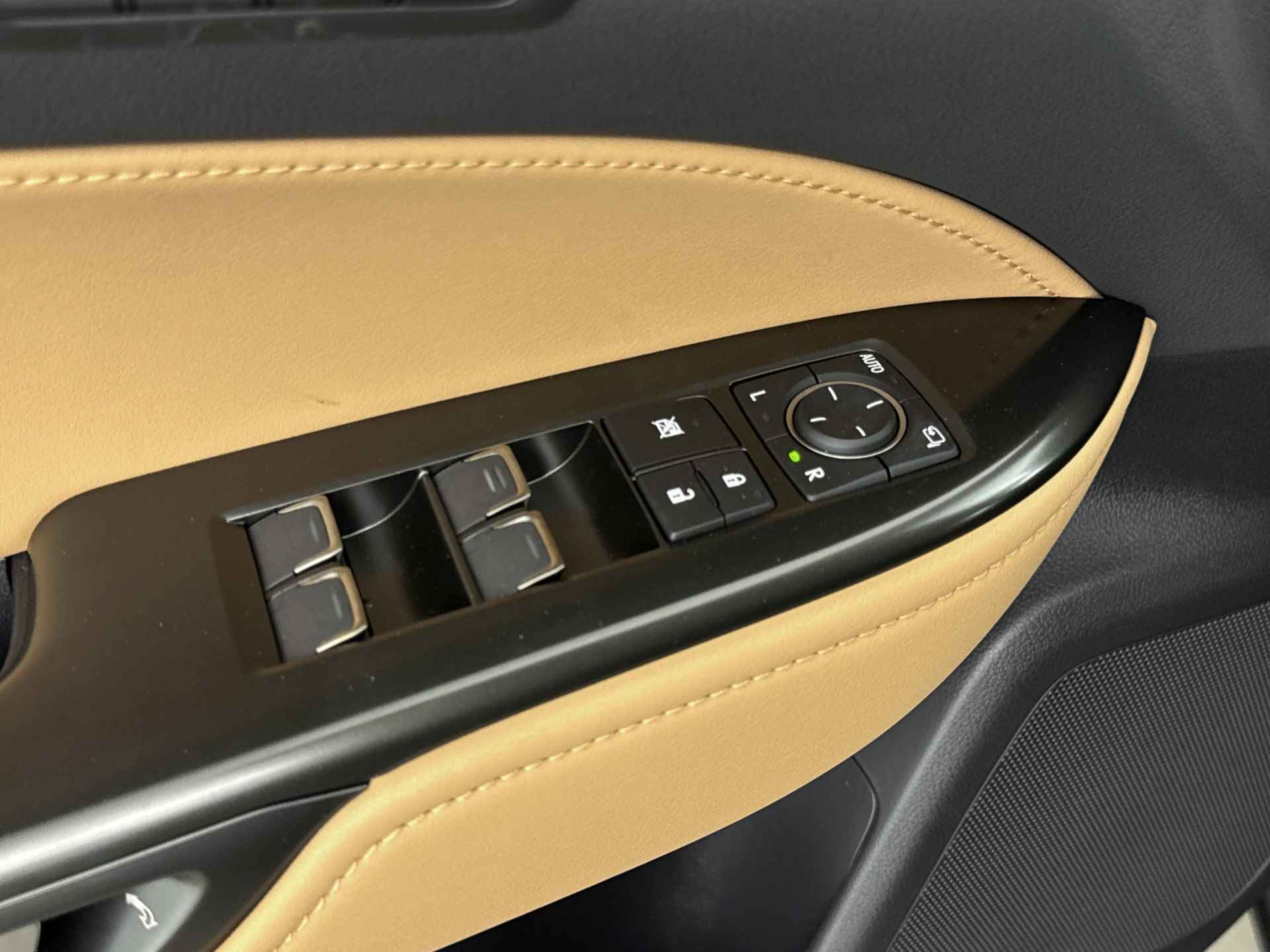 Lexus NX 450h+ AWD President Line Limited | Leder | Navigatie | Stoelverwarming/ventilatie | Stuurwiel verwarmd | LM velgen | Draadloze telefoonlader | - 30/40