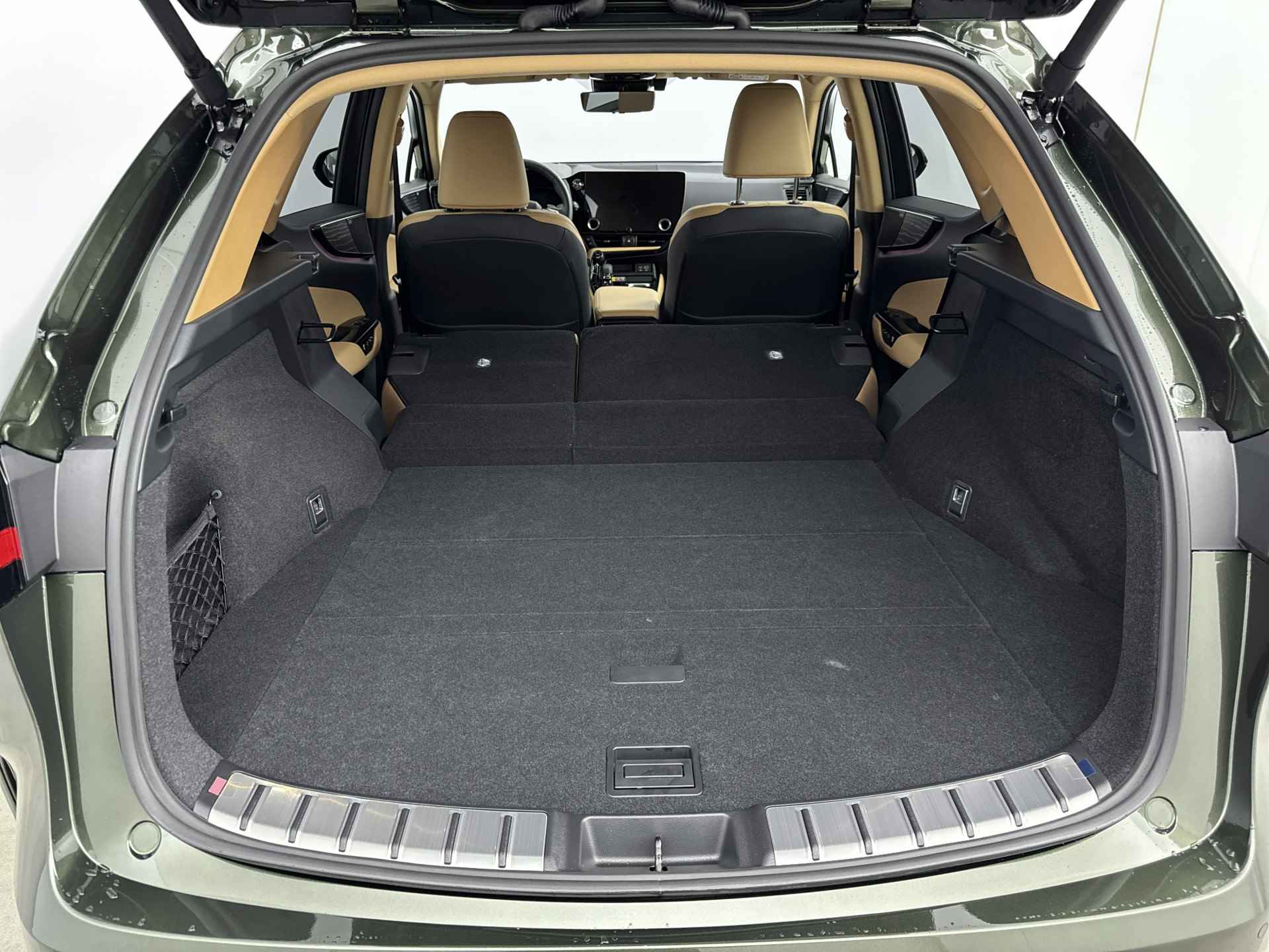 Lexus NX 450h+ AWD President Line Limited | Leder | Navigatie | Stoelverwarming/ventilatie | Stuurwiel verwarmd | LM velgen | Draadloze telefoonlader | - 35/40