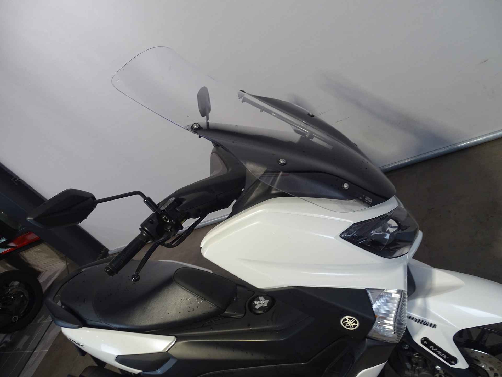 Yamaha NMAX 155 - 2/8