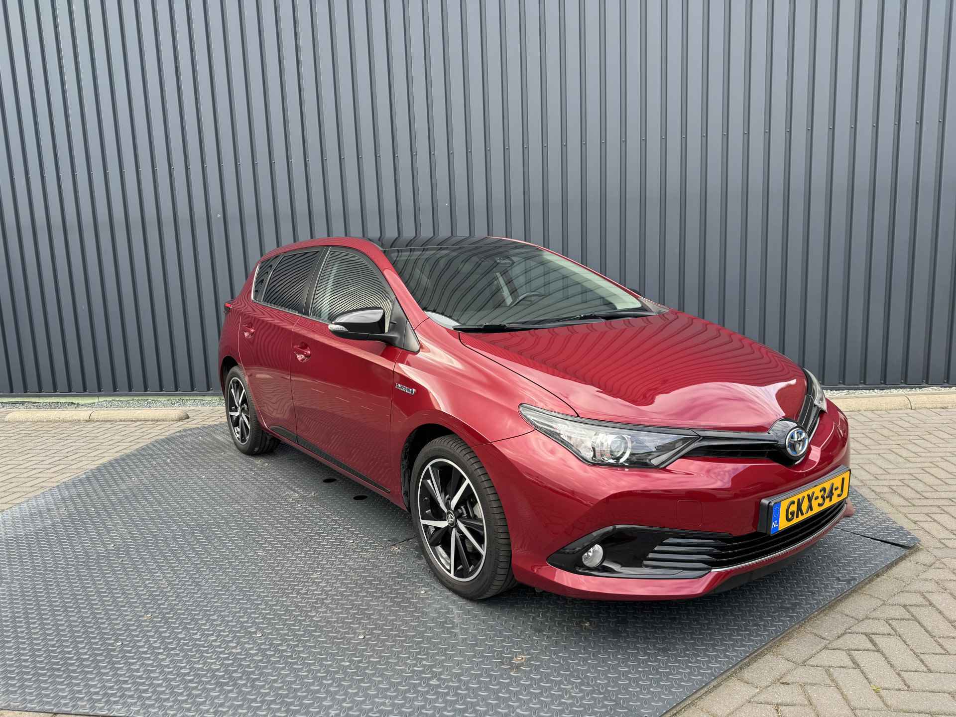 Toyota Auris 1.8 Hybrid Black Edition / Bi tone | Navi | Toyota Dealer onderhouden | Rijklaar!! - 8/36