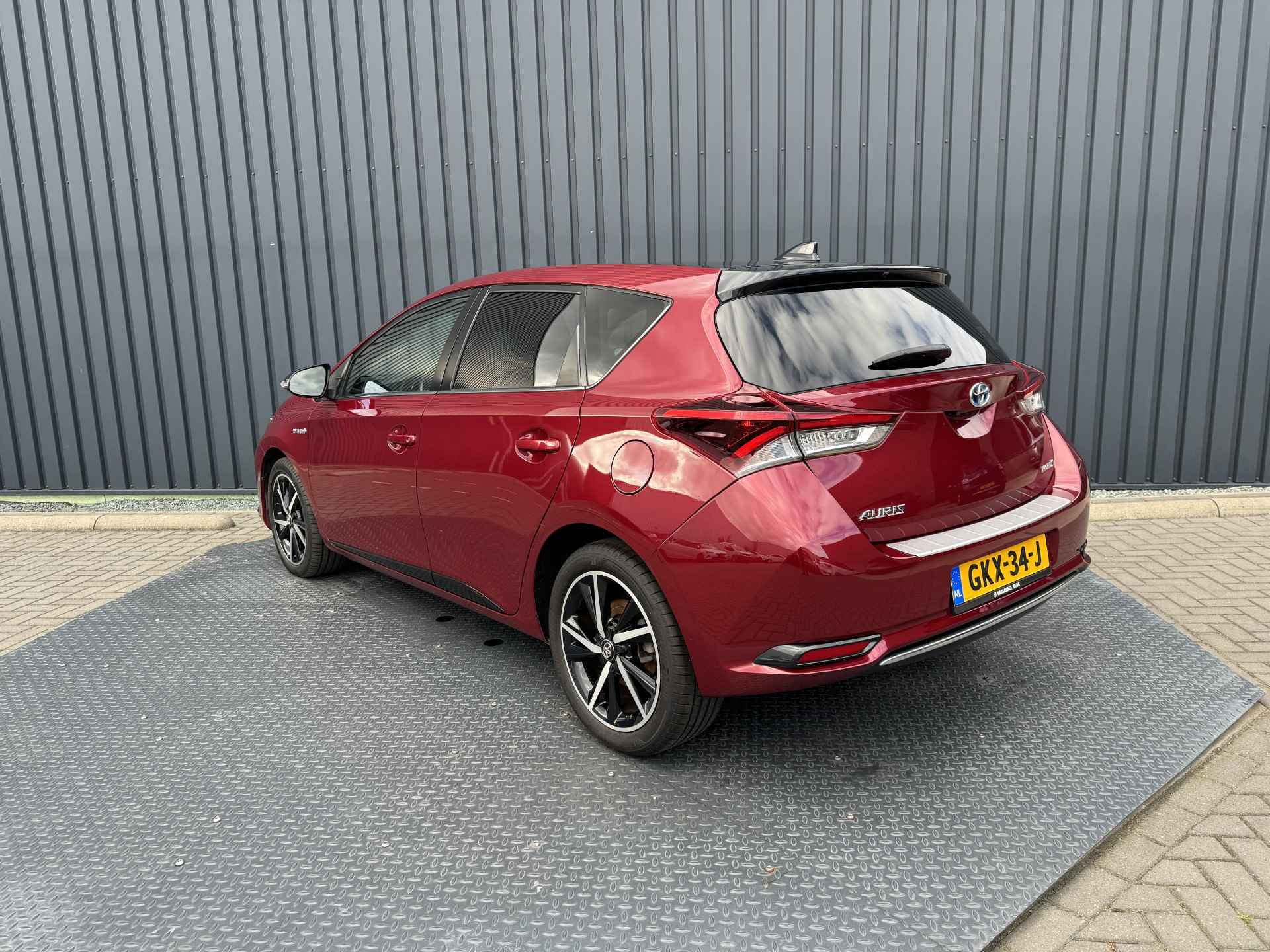 Toyota Auris 1.8 Hybrid Black Edition / Bi tone | Navi | Toyota Dealer onderhouden | Rijklaar!! - 14/36