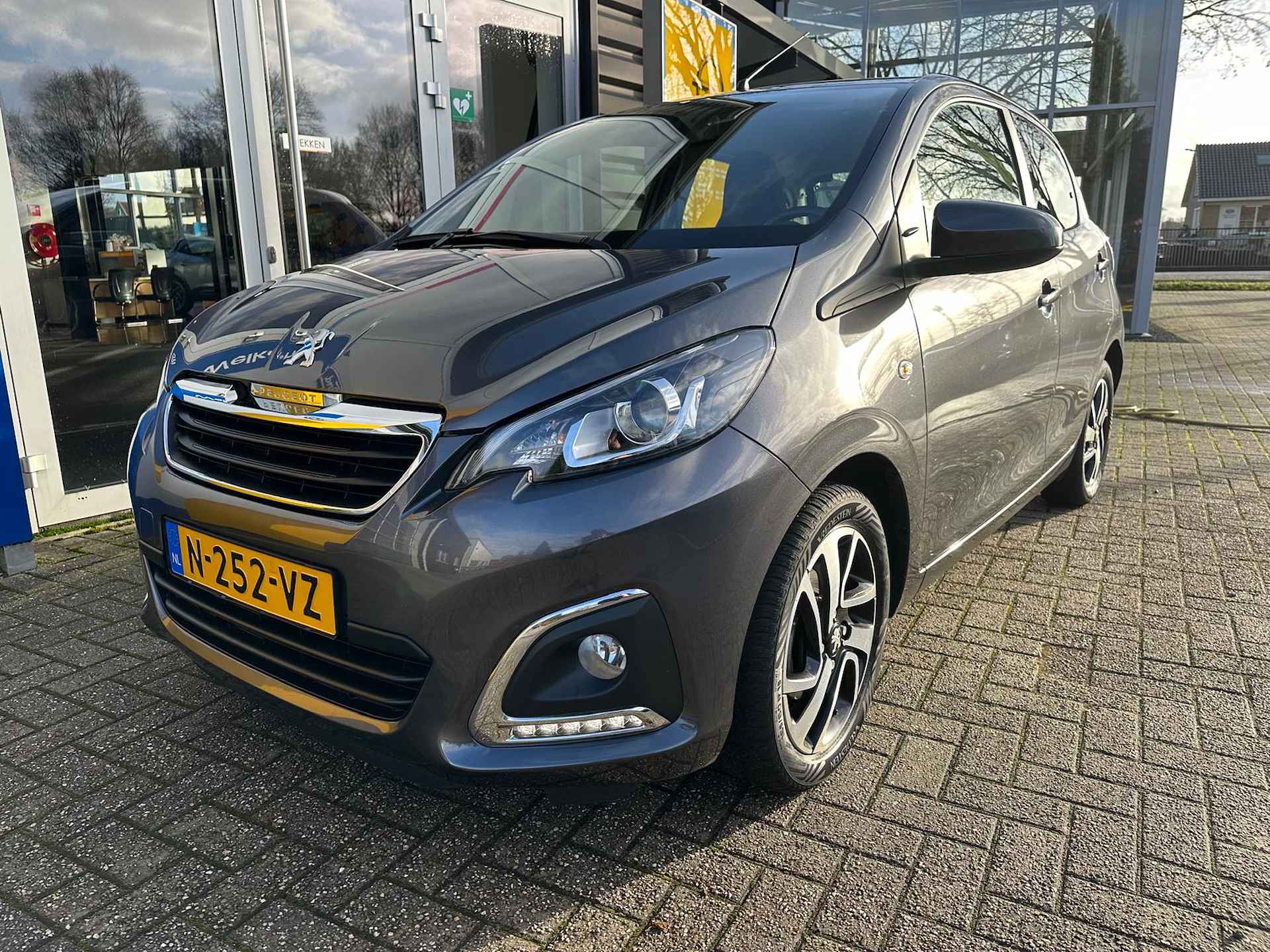 Peugeot 108 1.0 72PK Allure | APPLE CARPLAY/ANDROID AUTO| CAMERA| CLIMATE CONTROL| 4 SEIZOENEN BANDEN| DAB | - 3/32