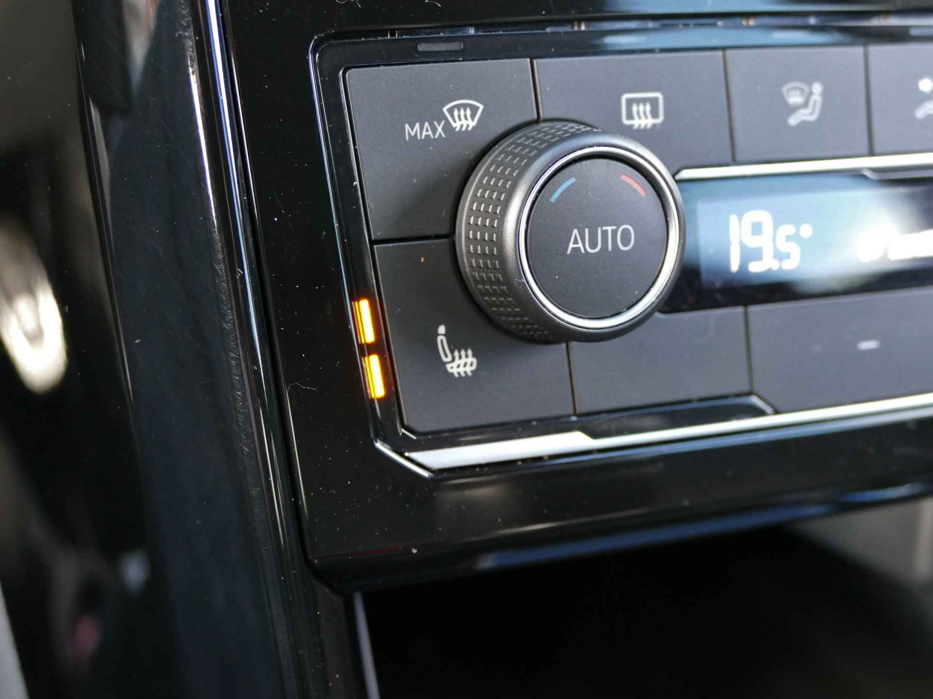Volkswagen T-Cross 1.0 TSI | Apple CarPlay / Android auto | verwarmde stoelen | all-season-banden | navigatie - 29/55