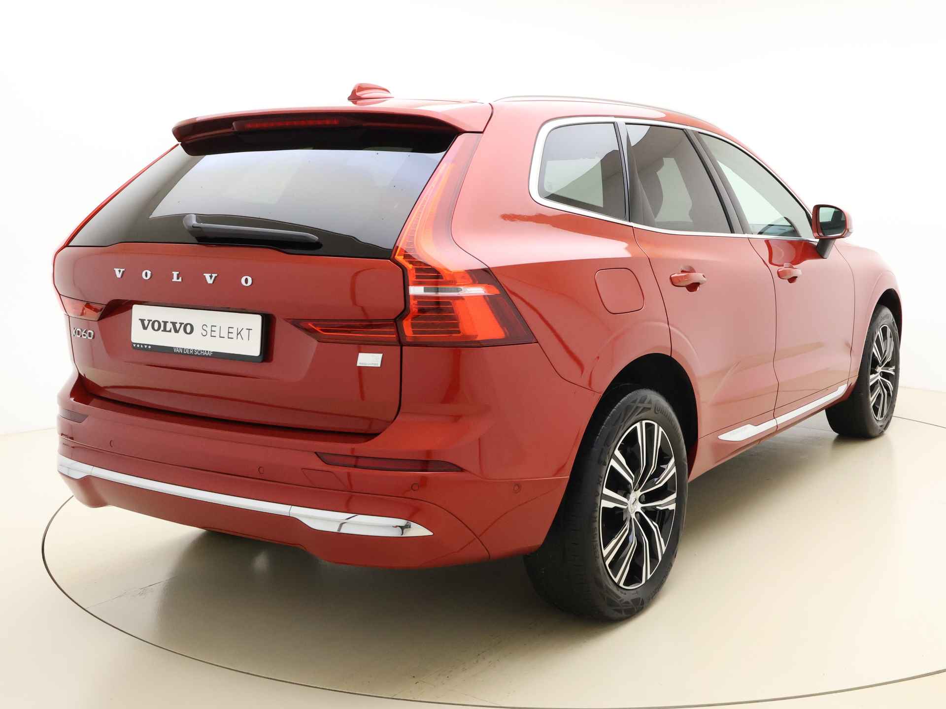 Volvo XC60 T6 350pk AWD Inscription / Long range / H&K Audio / Leder / Panoramadak / FULL-LED / Stoel + Stuurw. Verwarming / Elektr. Bestuurdersstoel / 360 Camera / Trekhaak / 19'' / ACC / Draadloze oplader / - 14/46