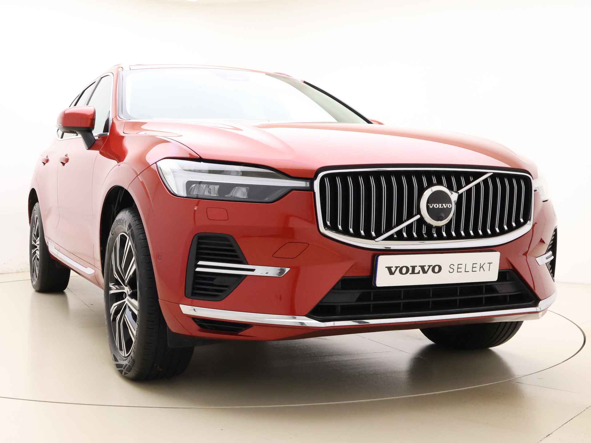 Volvo XC60 T6 350pk AWD Inscription / Long range / H&K Audio / Leder / Panoramadak / FULL-LED / Stoel + Stuurw. Verwarming / Elektr. Bestuurdersstoel / 360 Camera / Trekhaak / 19'' / ACC / Draadloze oplader / - 21/46