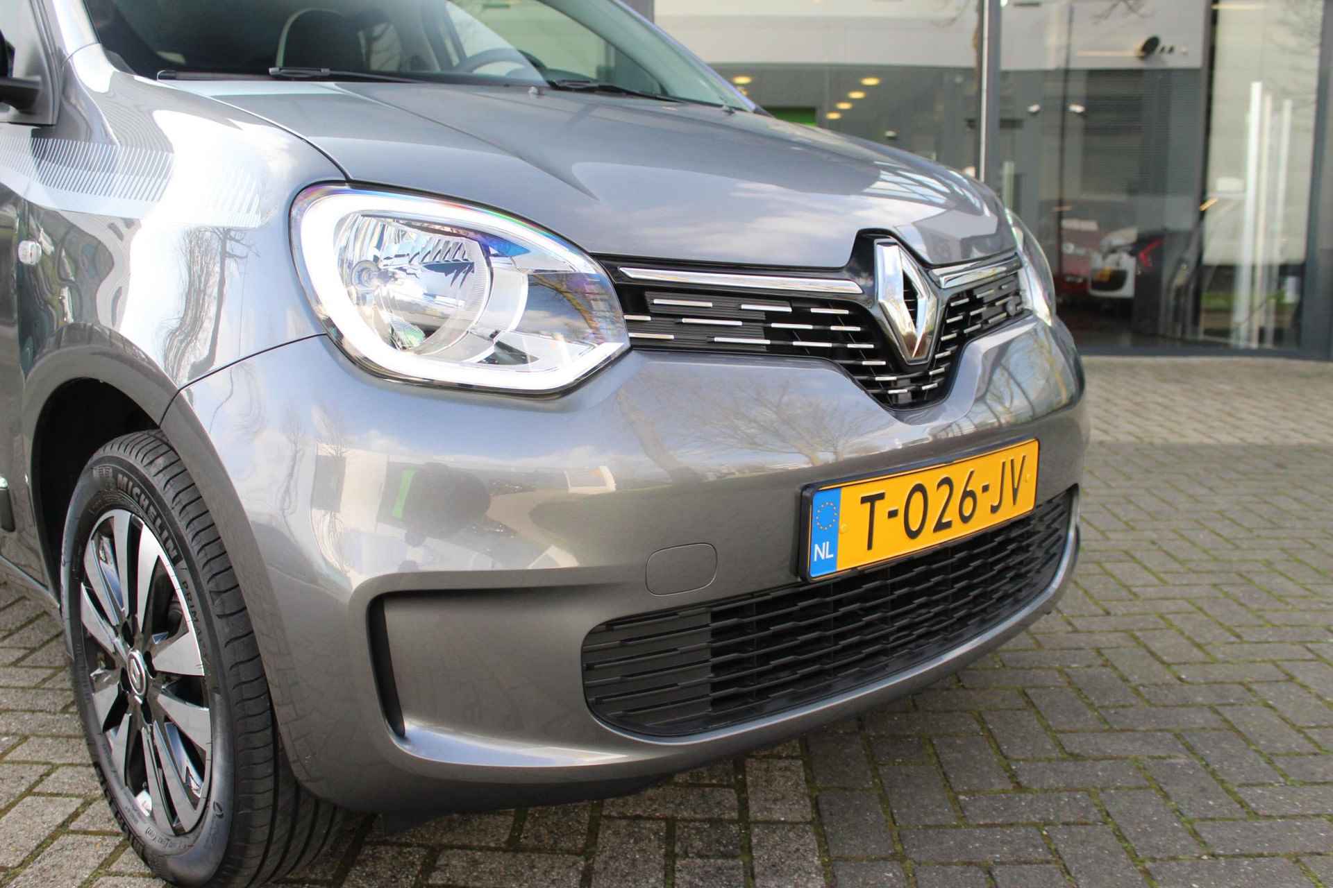 Renault Twingo E-Tech R80 Techno / CAMERA / PDC / NAVI / CRUISE / CLIMATE / DAB / APPLE CARPLAY /  ANDROID AUTO / PRIVACY GLAS / 15'' LMV - 15/54