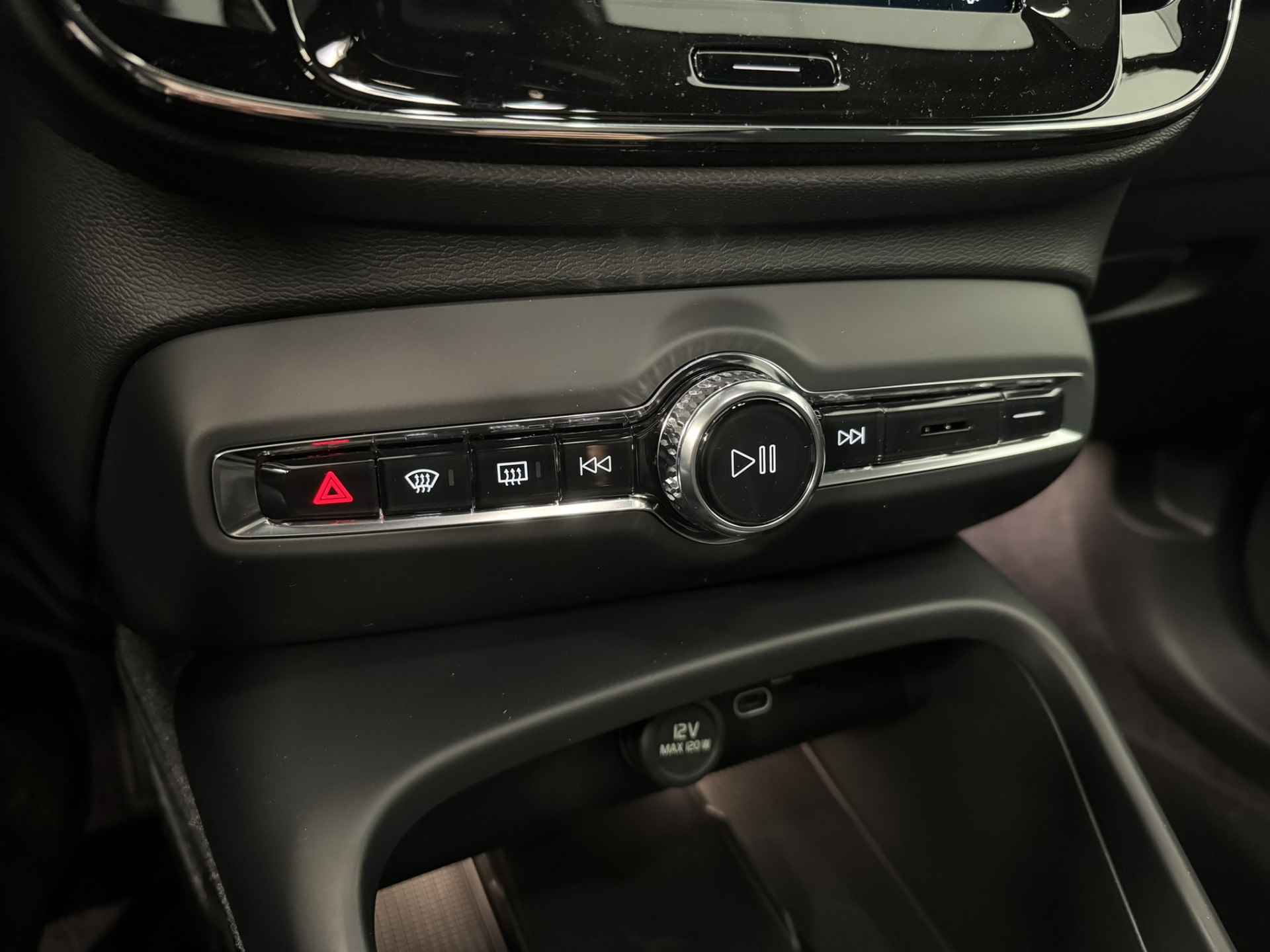 Volvo XC40 Extended Range Ultimate 82 kWh | Pixel LED | Alcantara | 20" wielen | 360o camera | Getint glas | - 30/42