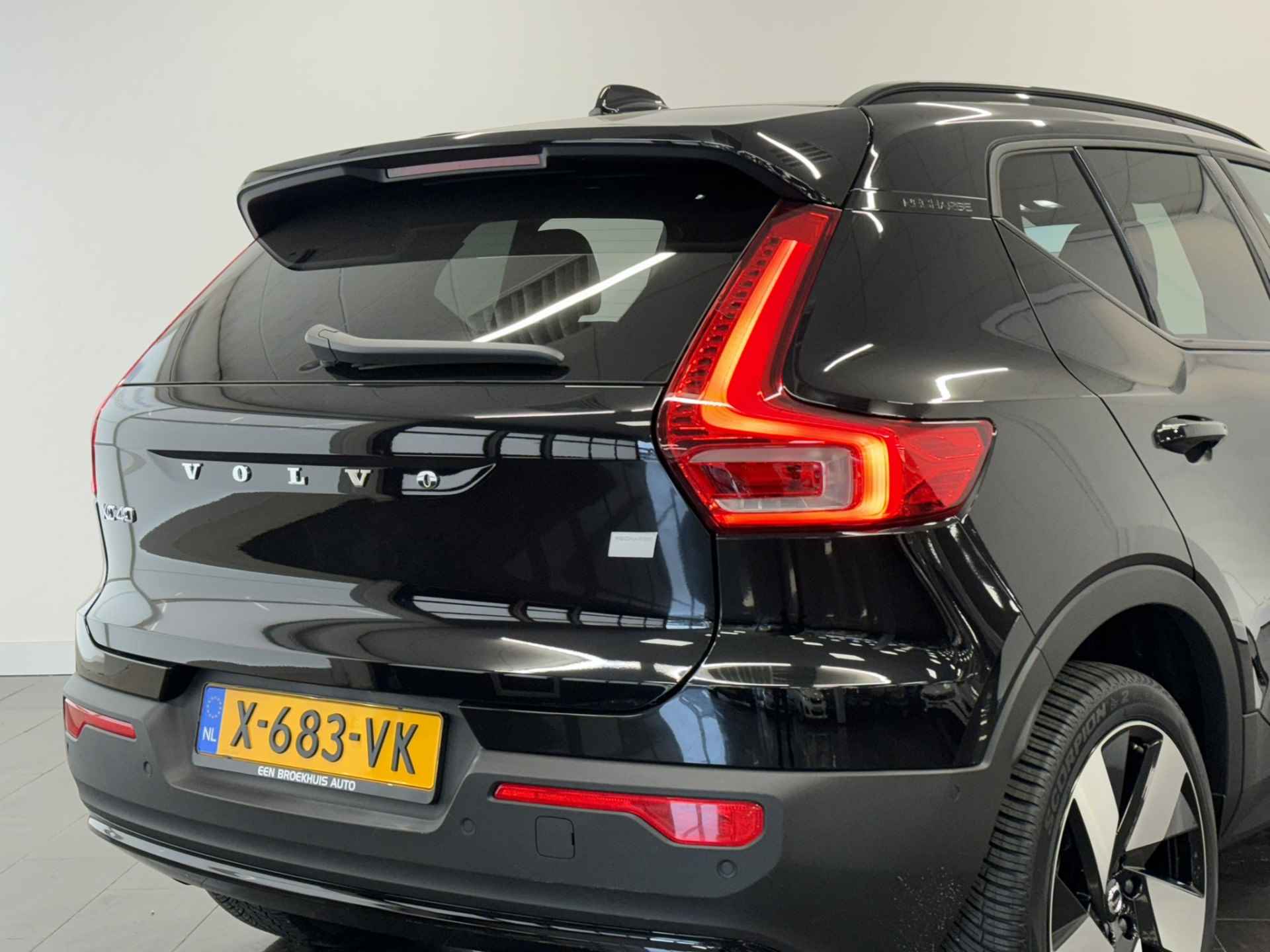 Volvo XC40 Extended Range Ultimate 82 kWh | Pixel LED | Alcantara | 20" wielen | 360o camera | Getint glas | - 34/42