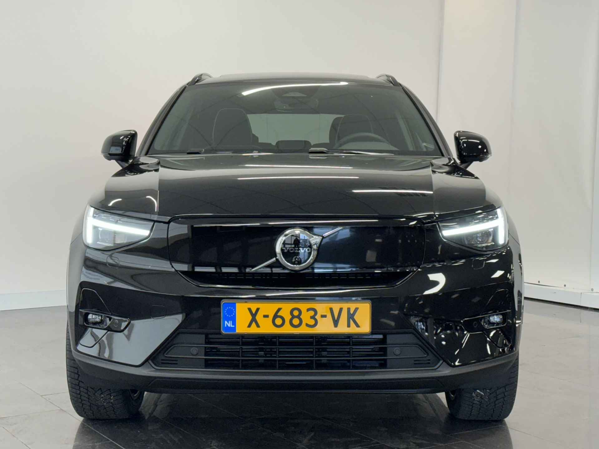 Volvo XC40 Extended Range Ultimate 82 kWh | Pixel LED | Alcantara | 20" wielen | 360o camera | Getint glas | - 35/42
