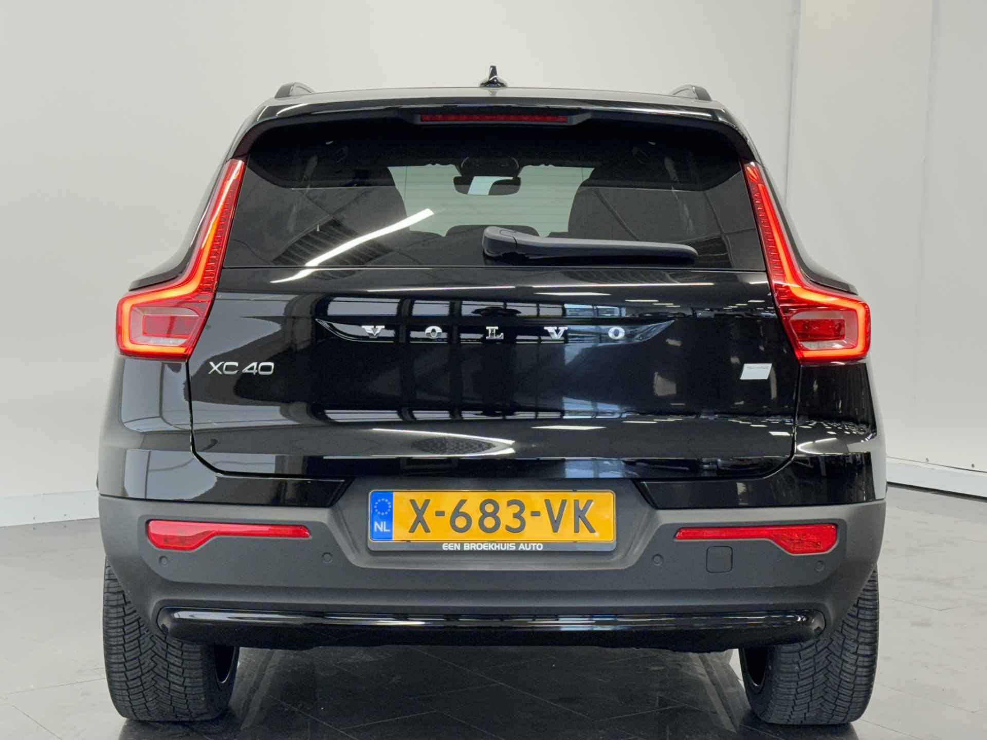 Volvo XC40 Extended Range Ultimate 82 kWh | Pixel LED | Alcantara | 20" wielen | 360o camera | Getint glas | - 36/42