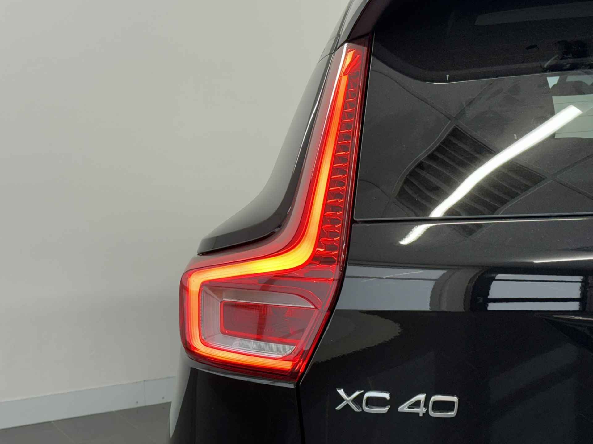 Volvo XC40 Extended Range Ultimate 82 kWh | Pixel LED | Alcantara | 20" wielen | 360o camera | Getint glas | - 38/42