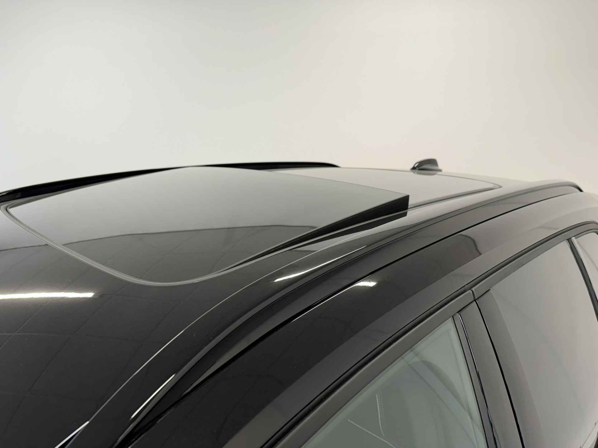 Volvo XC40 Extended Range Ultimate 82 kWh | Pixel LED | Alcantara | 20" wielen | 360o camera | Getint glas | - 40/42