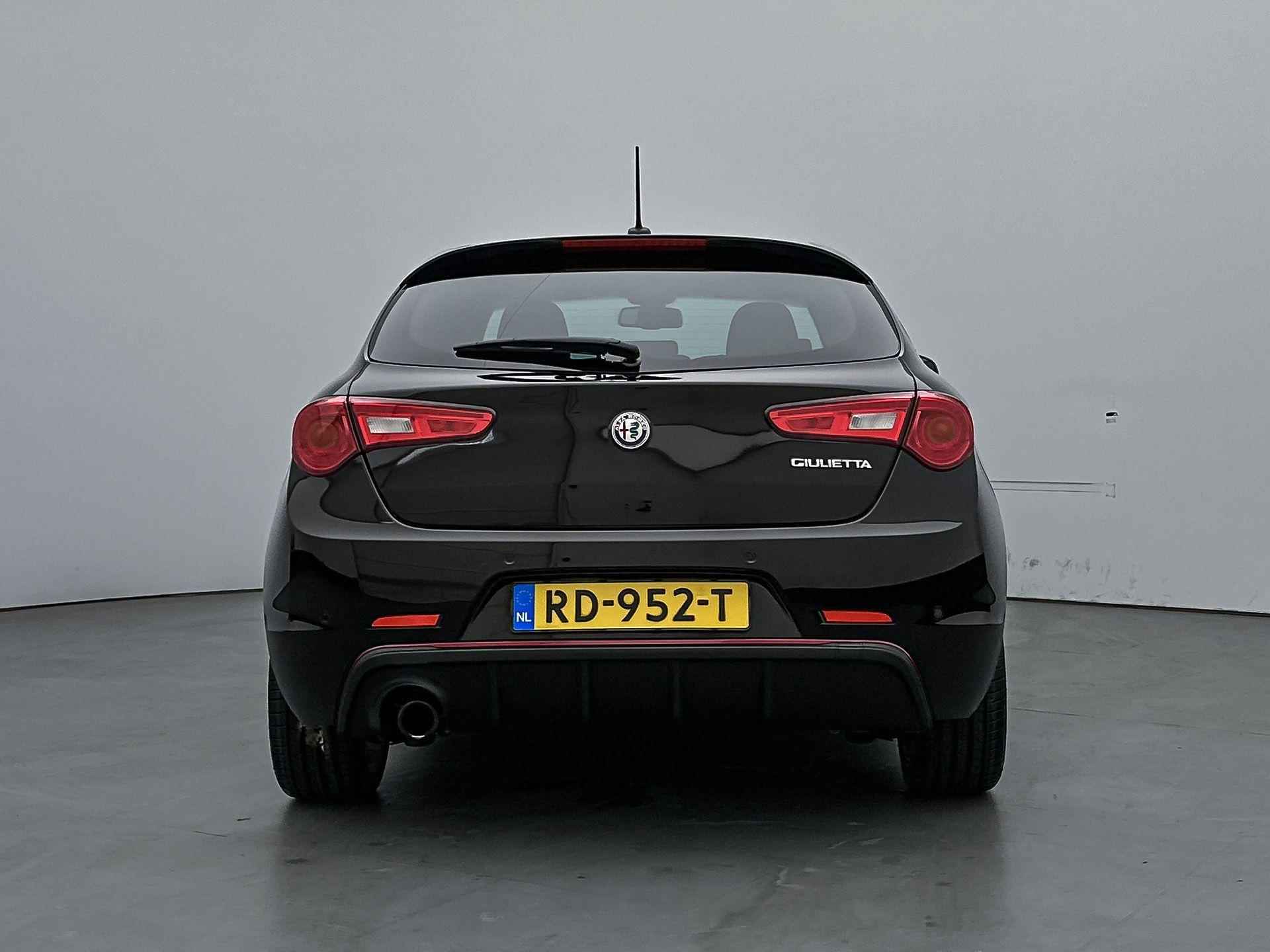 Alfa Romeo Giulietta Super 170 pk Automaat | Navigatie | Parkeersensoren Achter | Lederen Bekleding | Voorstoelen Verwarmd | LED Dagrijverlichting | Schakelflippers op Stuur | Start/Stop Systeem | Climate Control | Cruise Control | 18" Lichtmetalen Velgen | - 8/30