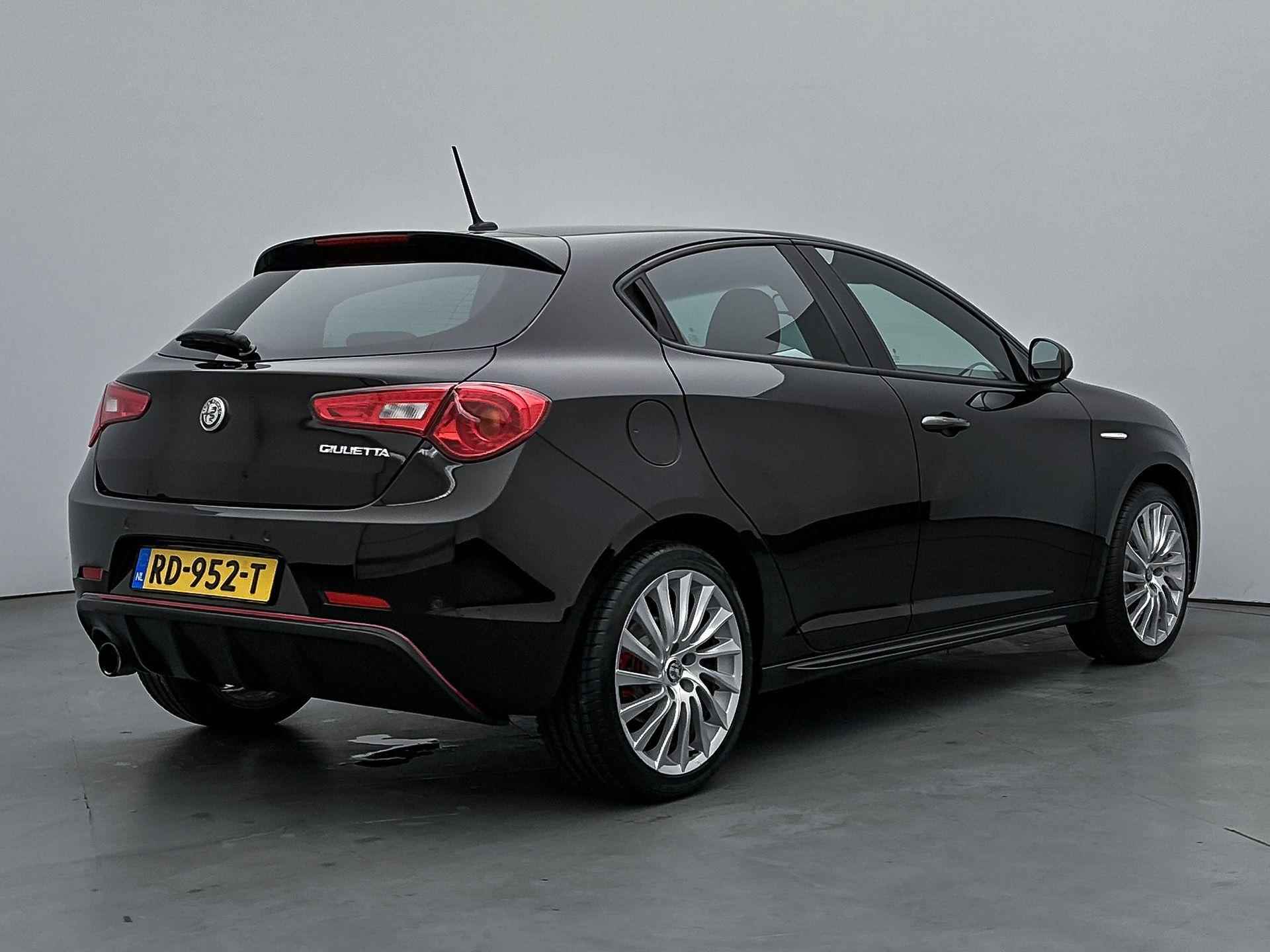 Alfa Romeo Giulietta Super 170 pk Automaat | Navigatie | Parkeersensoren Achter | Lederen Bekleding | Voorstoelen Verwarmd | LED Dagrijverlichting | Schakelflippers op Stuur | Start/Stop Systeem | Climate Control | Cruise Control | 18" Lichtmetalen Velgen | - 9/30