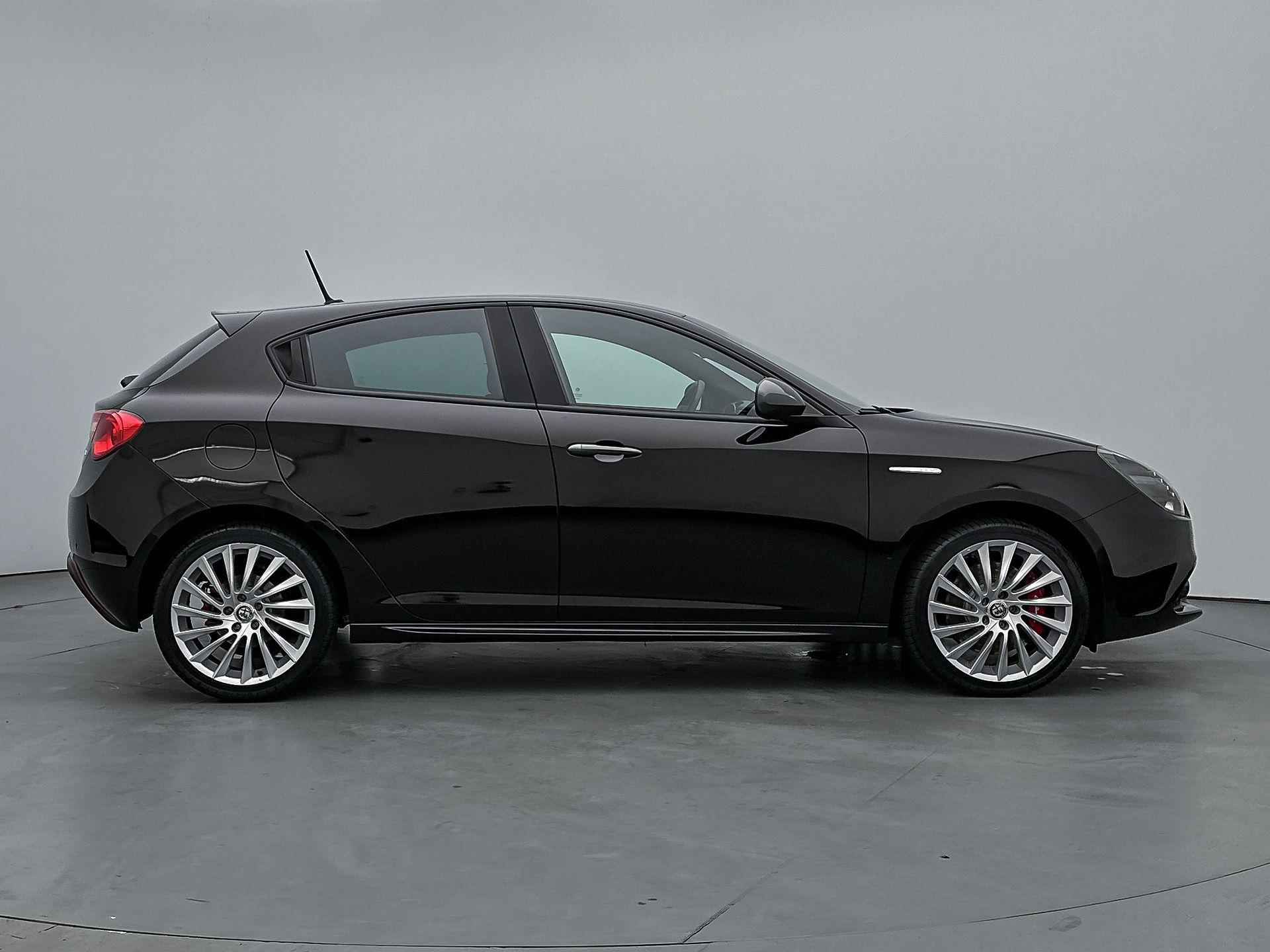 Alfa Romeo Giulietta Super 170 pk Automaat | Navigatie | Parkeersensoren Achter | Lederen Bekleding | Voorstoelen Verwarmd | LED Dagrijverlichting | Schakelflippers op Stuur | Start/Stop Systeem | Climate Control | Cruise Control | 18" Lichtmetalen Velgen | - 10/30