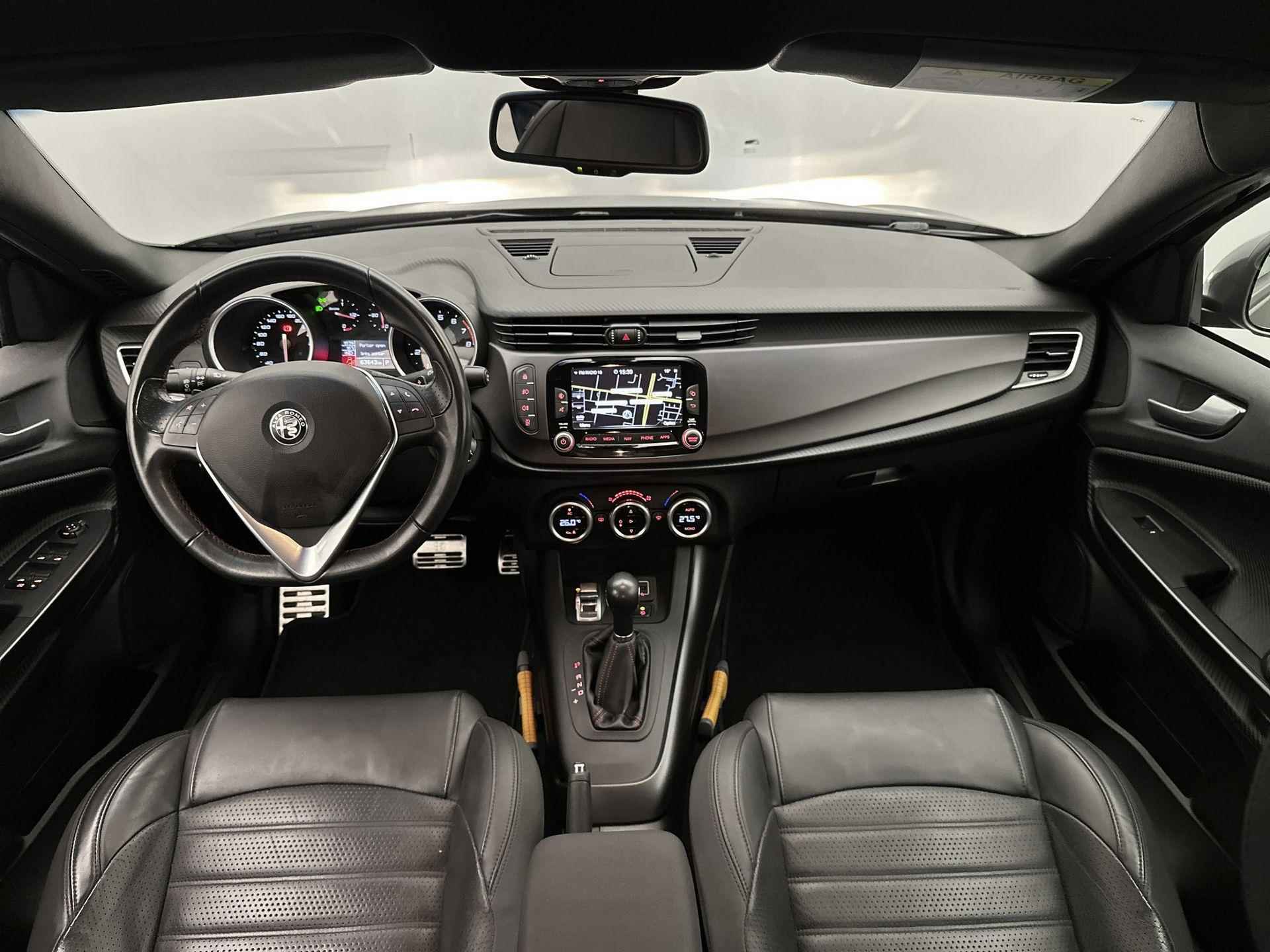 Alfa Romeo Giulietta Super 170 pk Automaat | Navigatie | Parkeersensoren Achter | Lederen Bekleding | Voorstoelen Verwarmd | LED Dagrijverlichting | Schakelflippers op Stuur | Start/Stop Systeem | Climate Control | Cruise Control | 18" Lichtmetalen Velgen | - 12/30